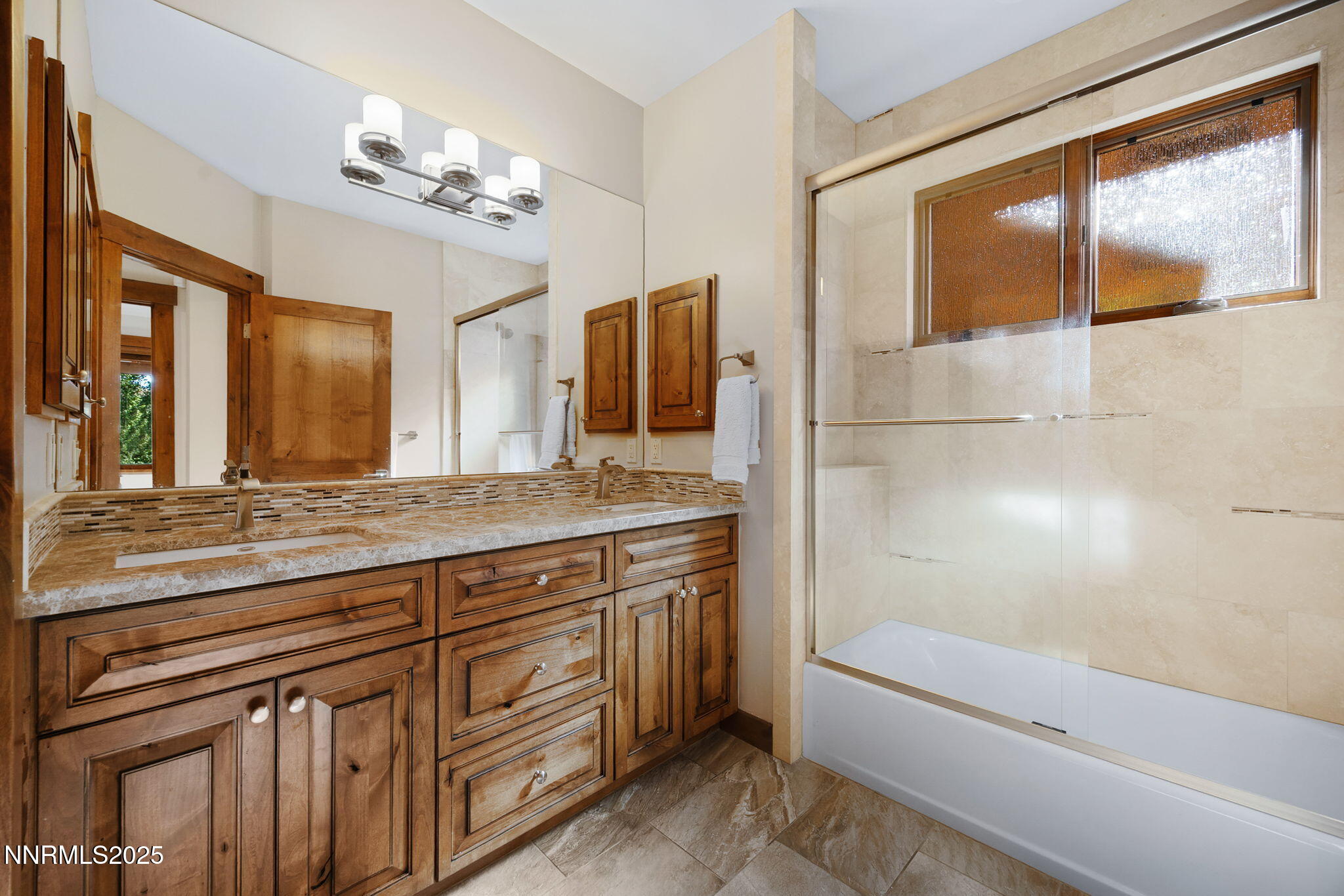 44-web-or-mls-779 Rosewood-11