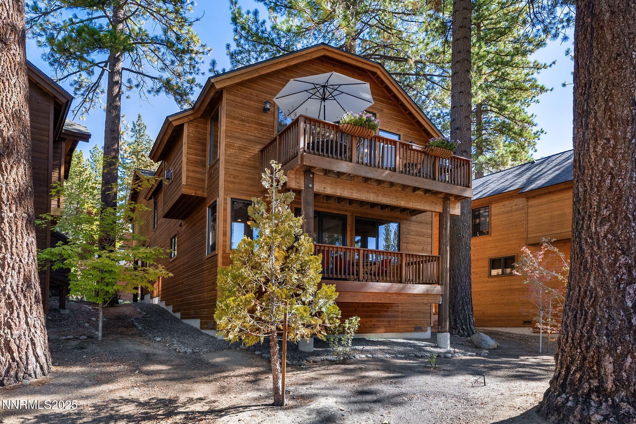 3-web-or-mls-779 Rosewood-51