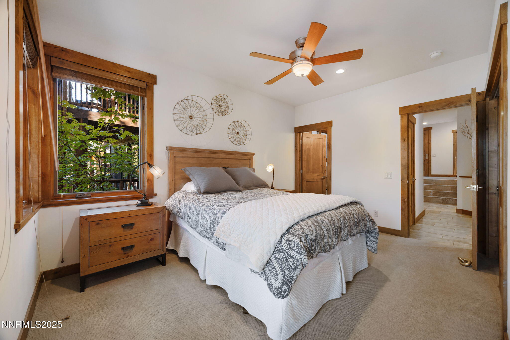 37-web-or-mls-779 Rosewood-16