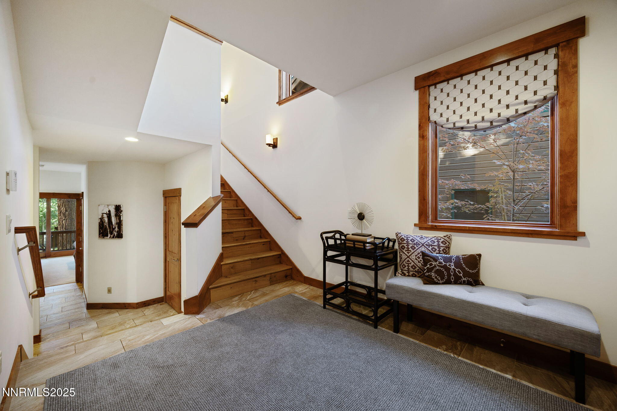 5-web-or-mls-779 Rosewood-5