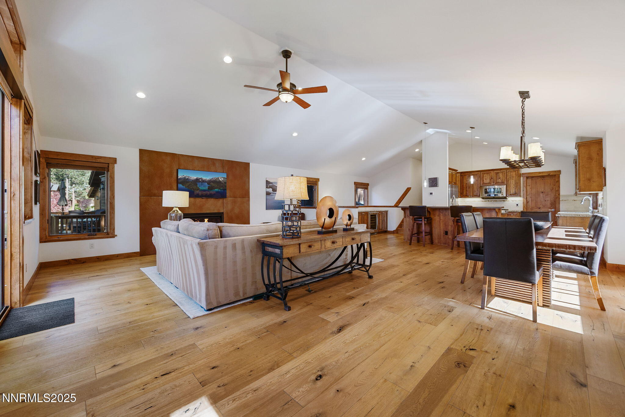 7-web-or-mls-779 Rosewood-22