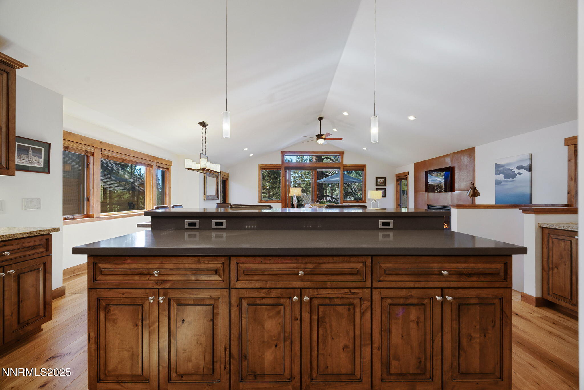 23-web-or-mls-779 Rosewood-32