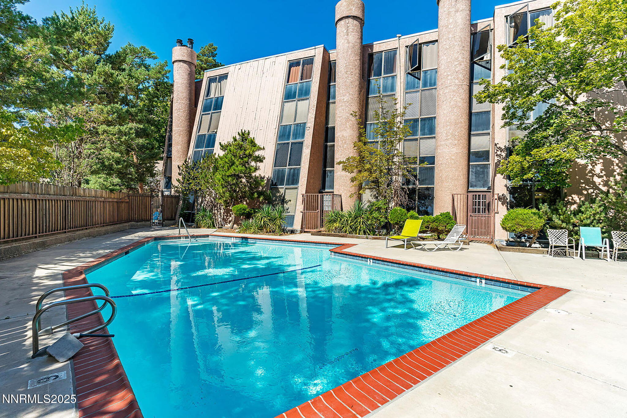 18-web-or-mls-21-print-115 Vista Rafael