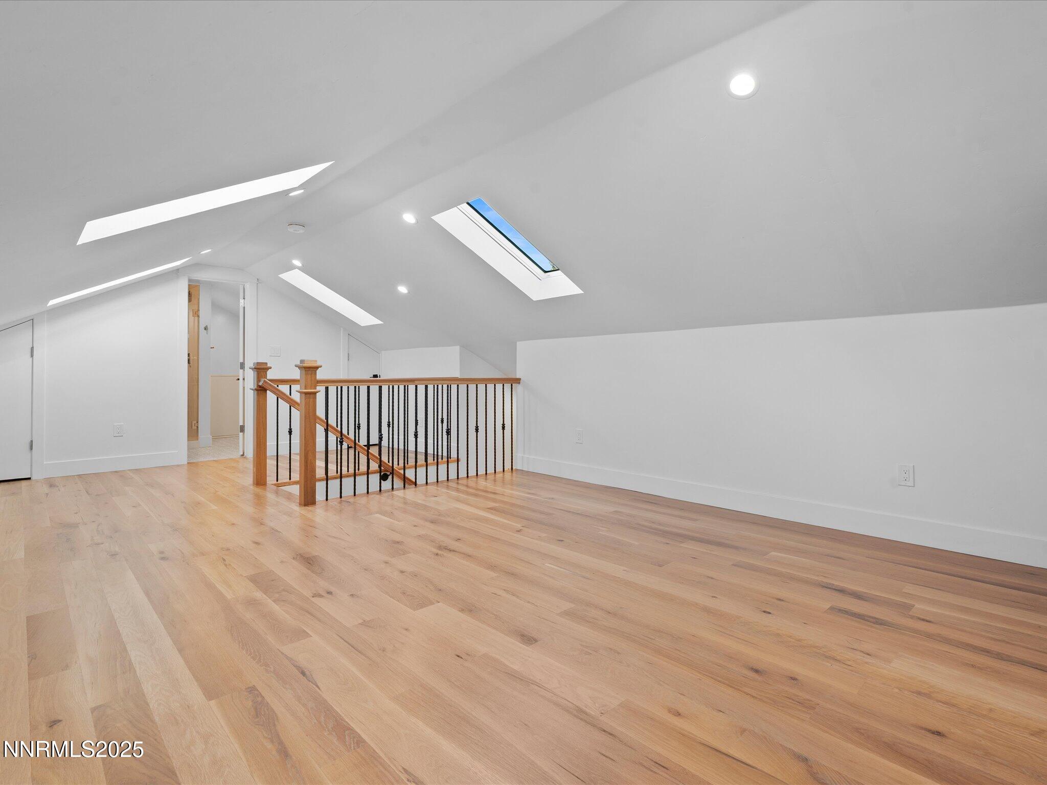 028-1245 Sharon Way-127