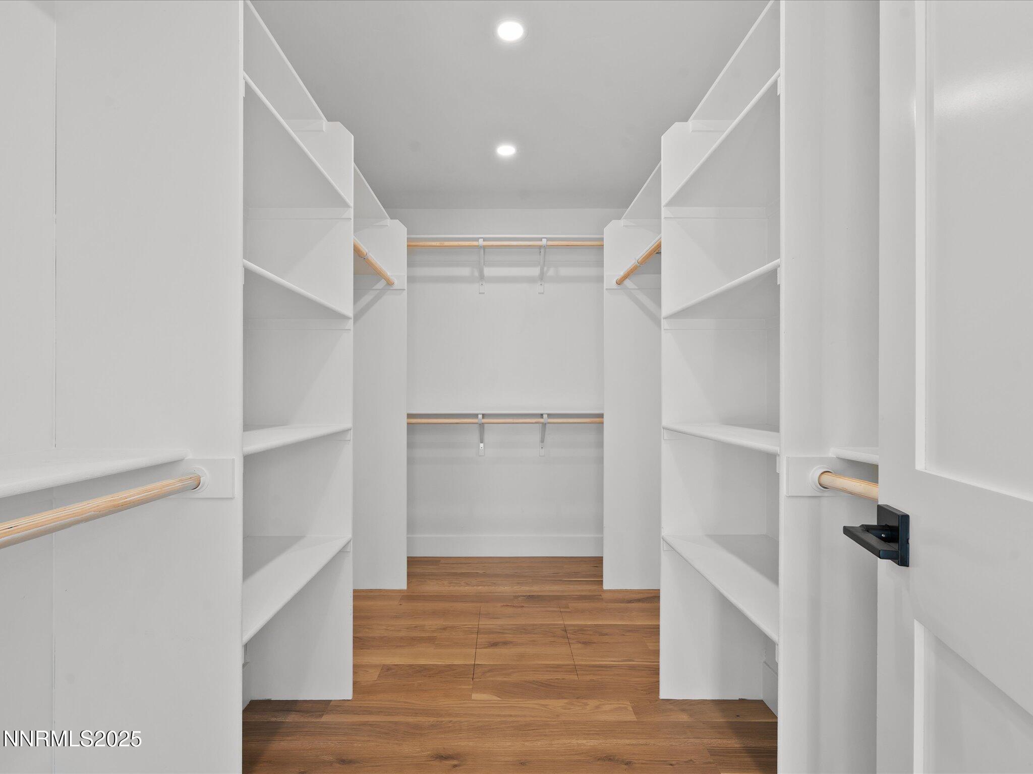 049-1245 Sharon Way-148