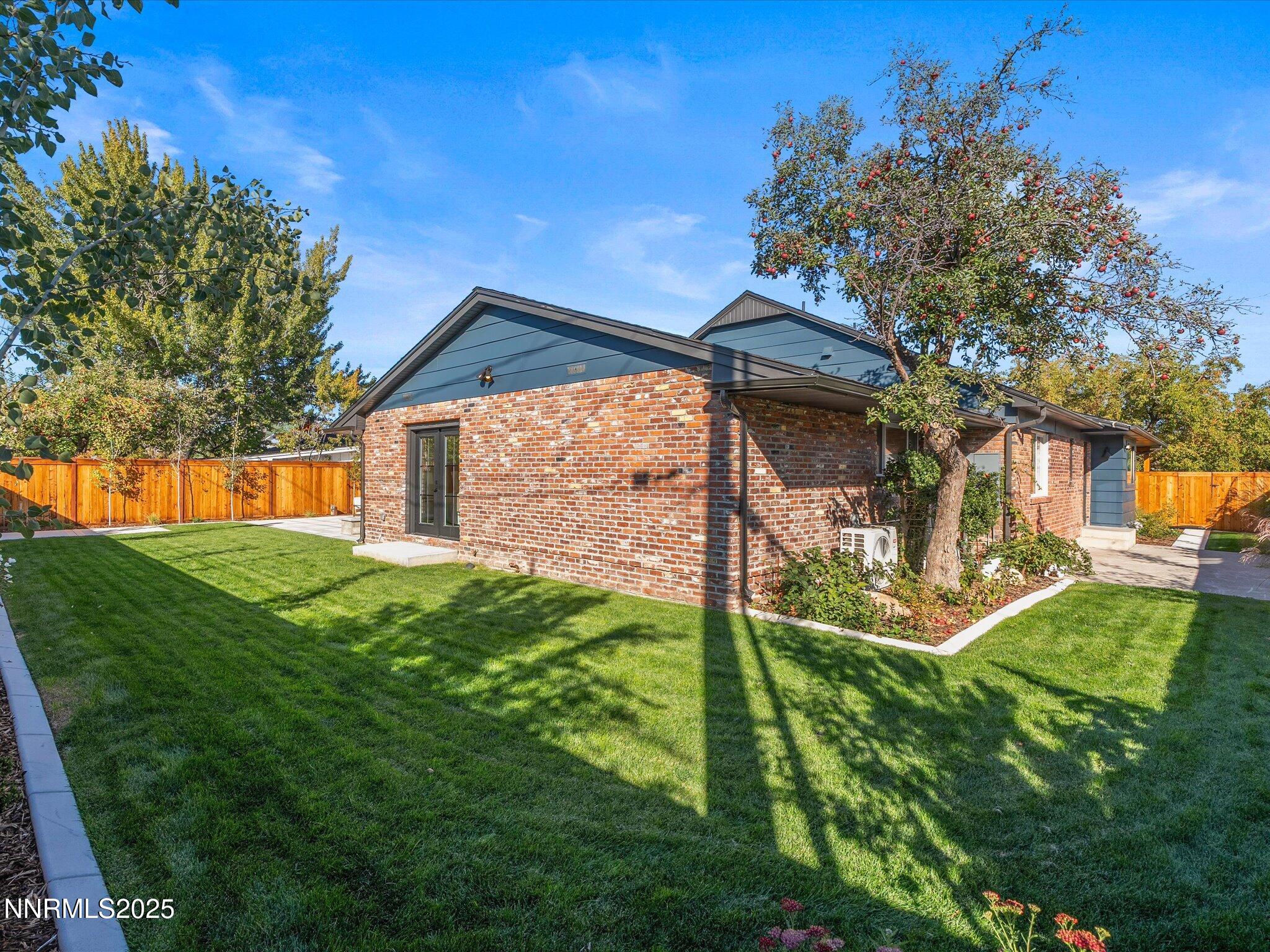 062-1245 Sharon Way-161