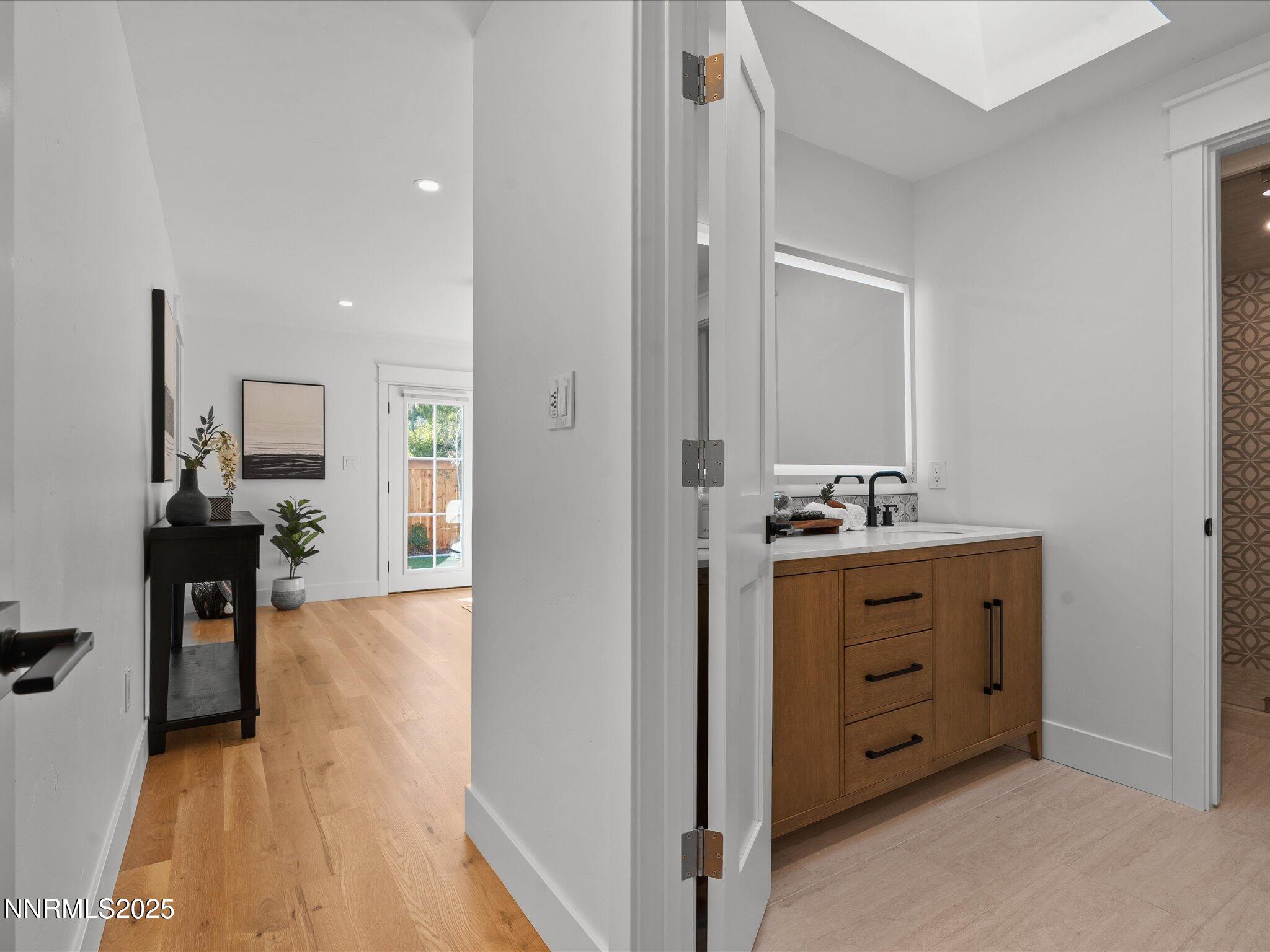 045-1245 Sharon Way-144