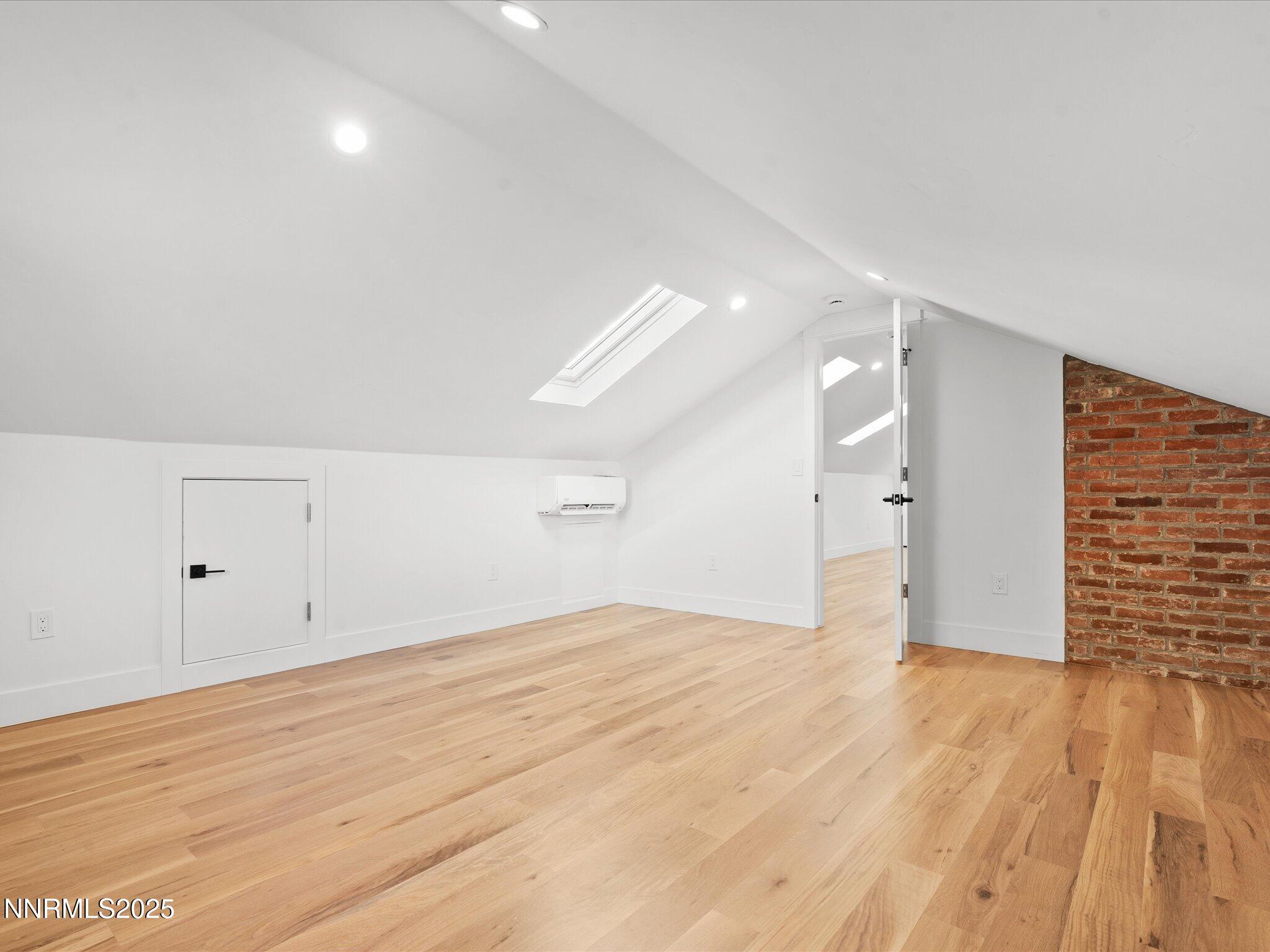 031-1245 Sharon Way-130