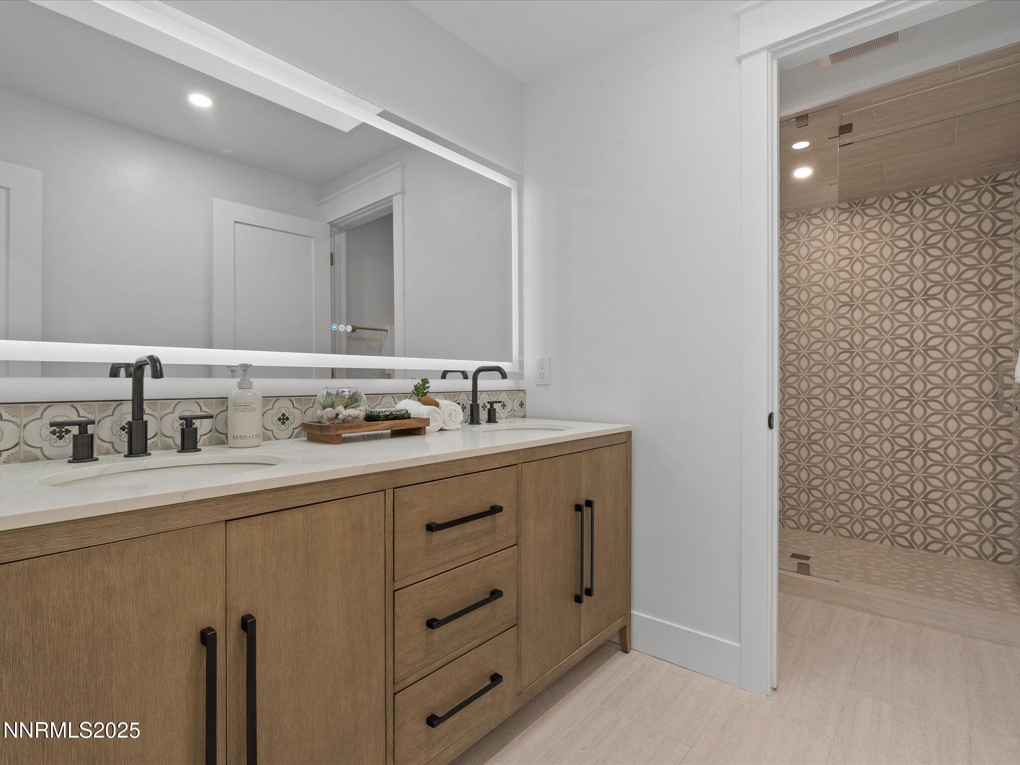 050-1245 Sharon Way-149