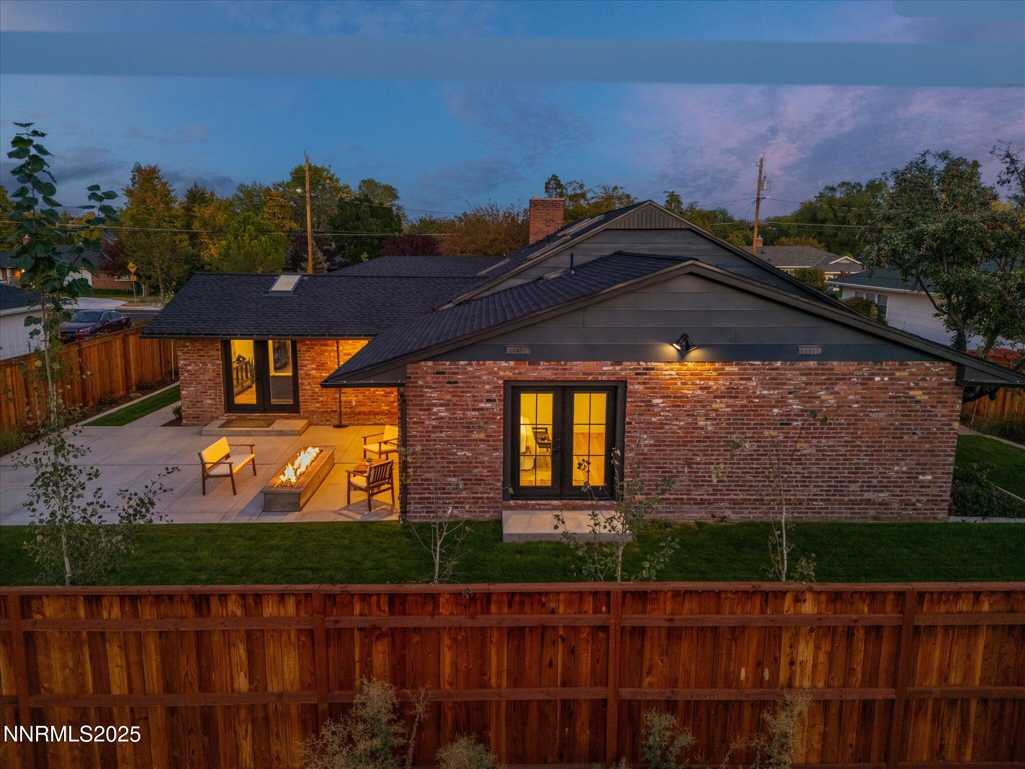 081-1245 Sharon Way-twilights-102