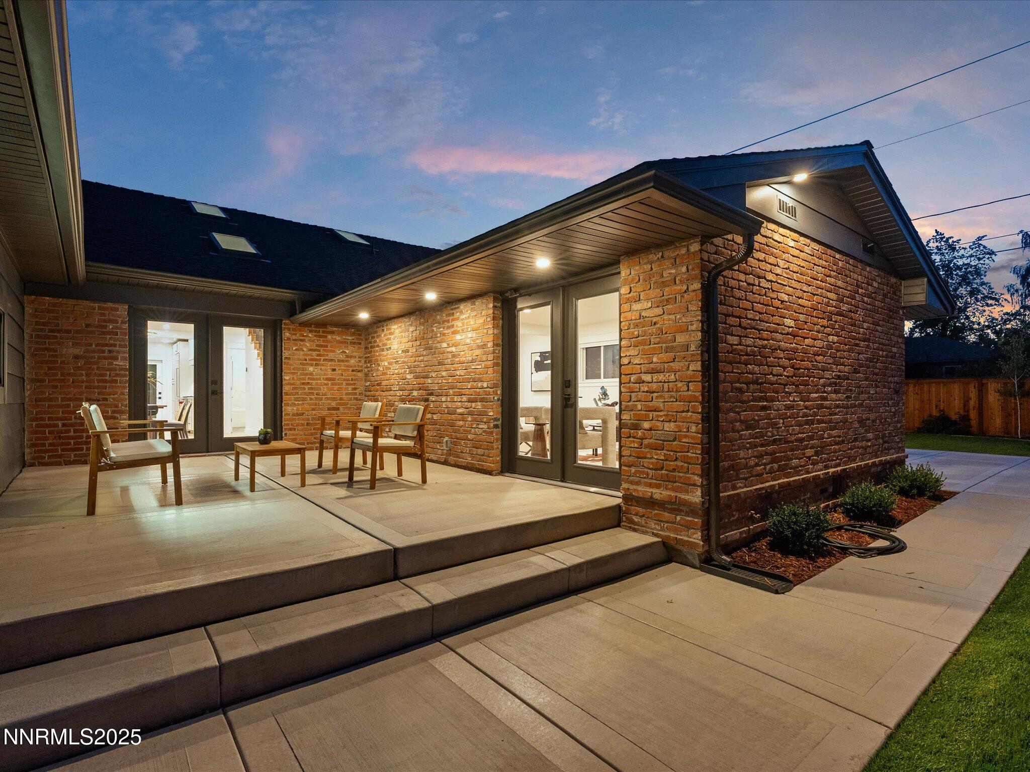 094-1245 Sharon Way-twilights-115