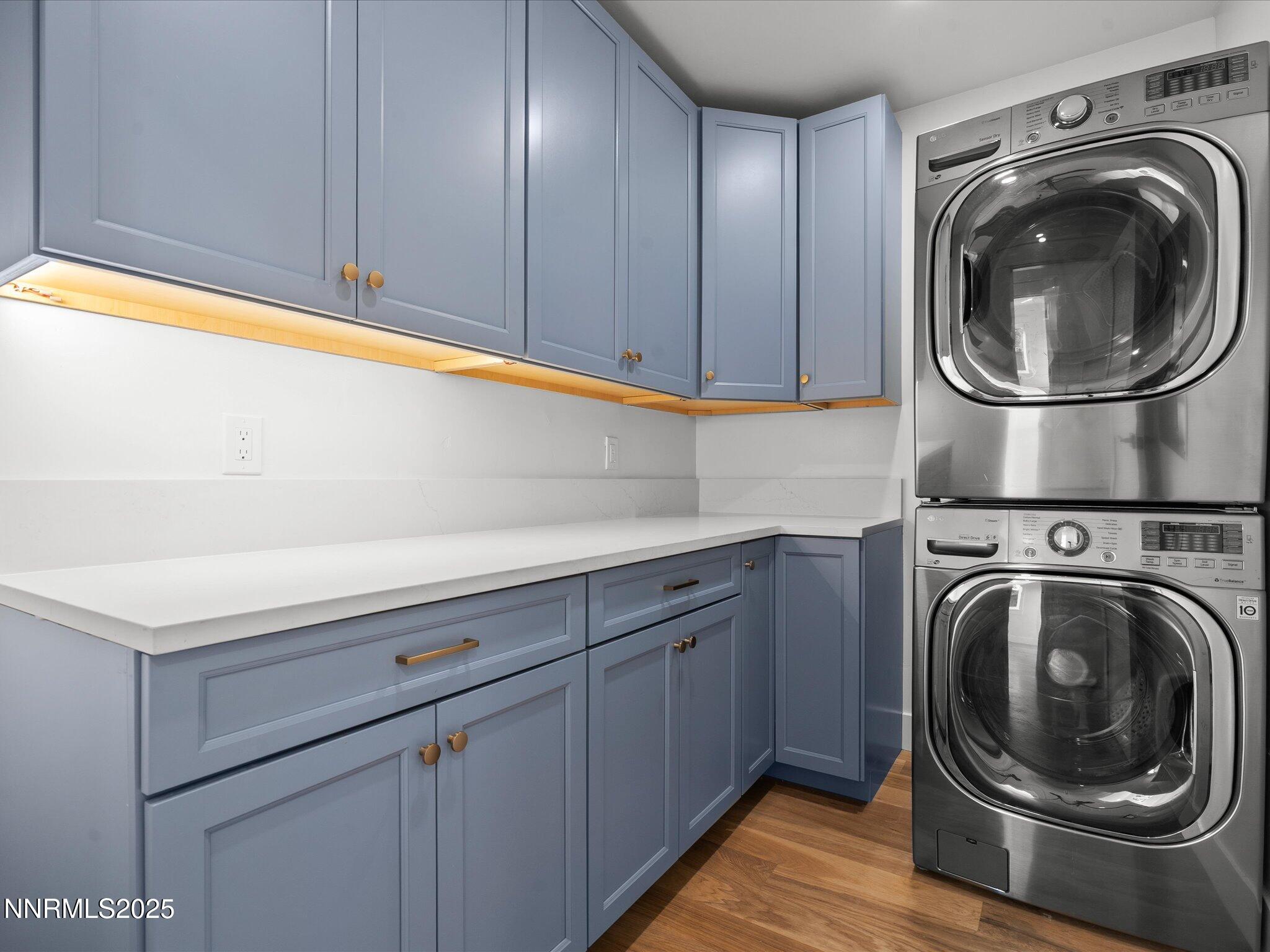 057-1245 Sharon Way-156