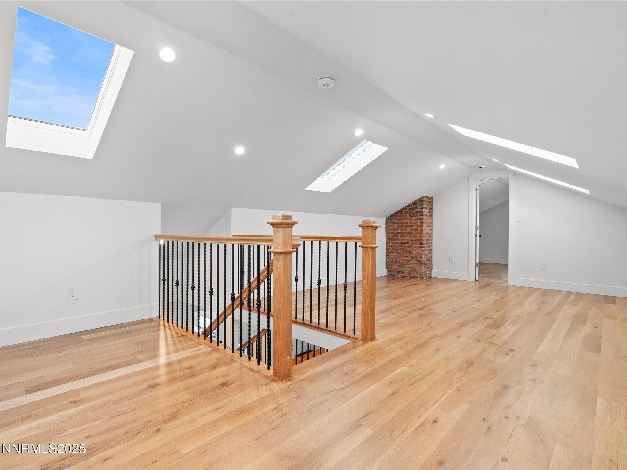 032-1245 Sharon Way-131