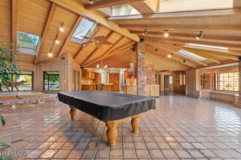 1880 Meadowview Lane (1 of 28)