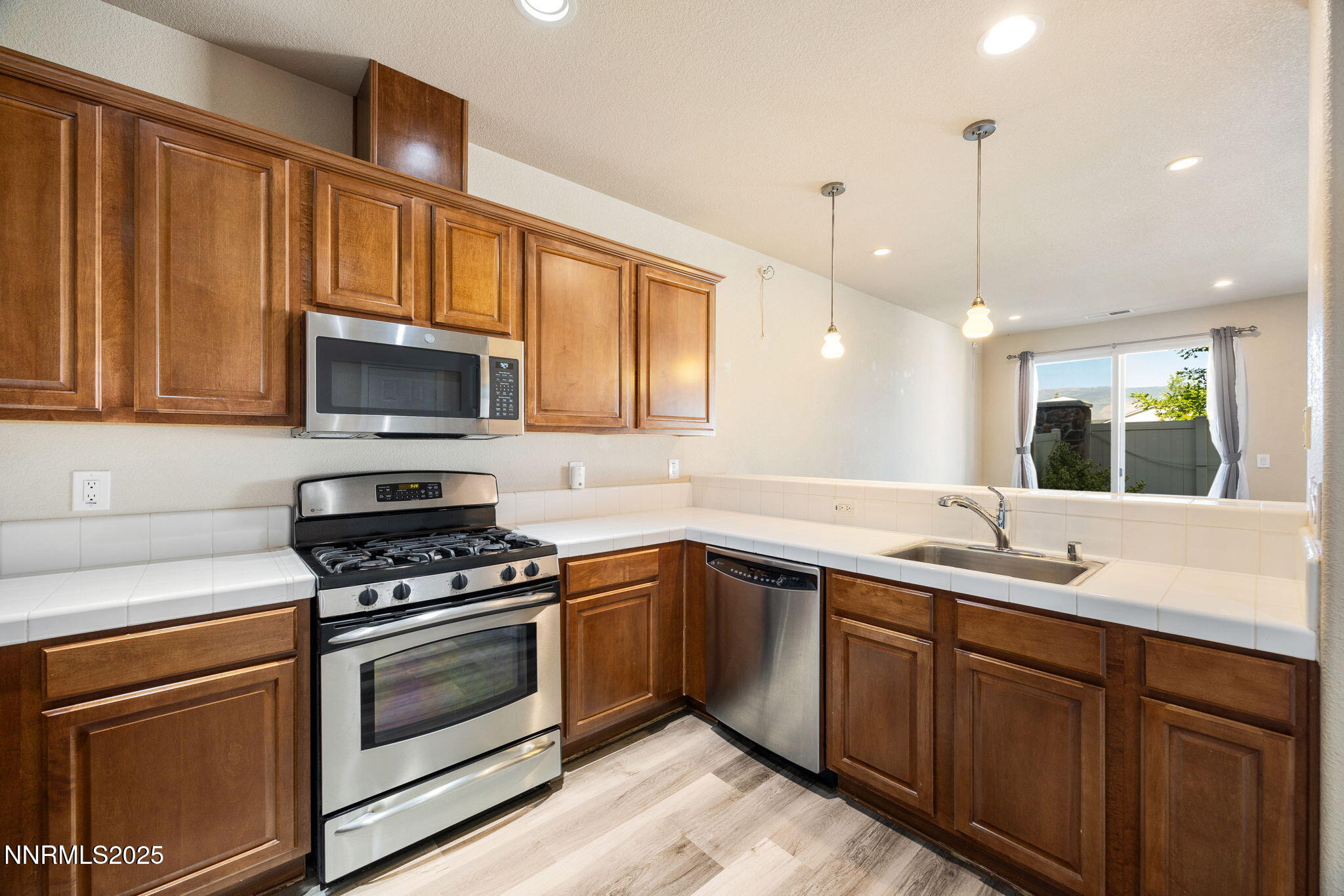 20-web-or-mls-11005 Lamour-21