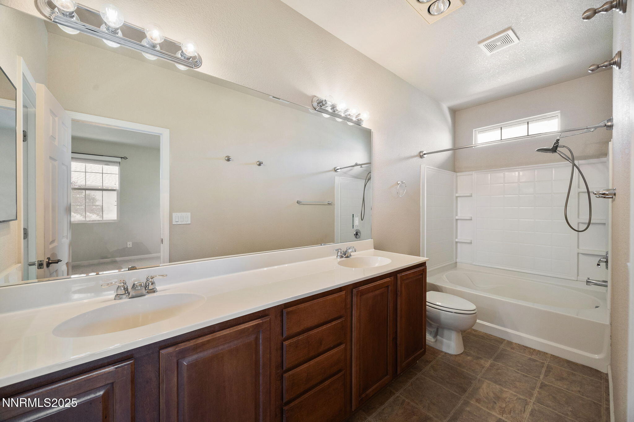 8-web-or-mls-11005 Lamour-10