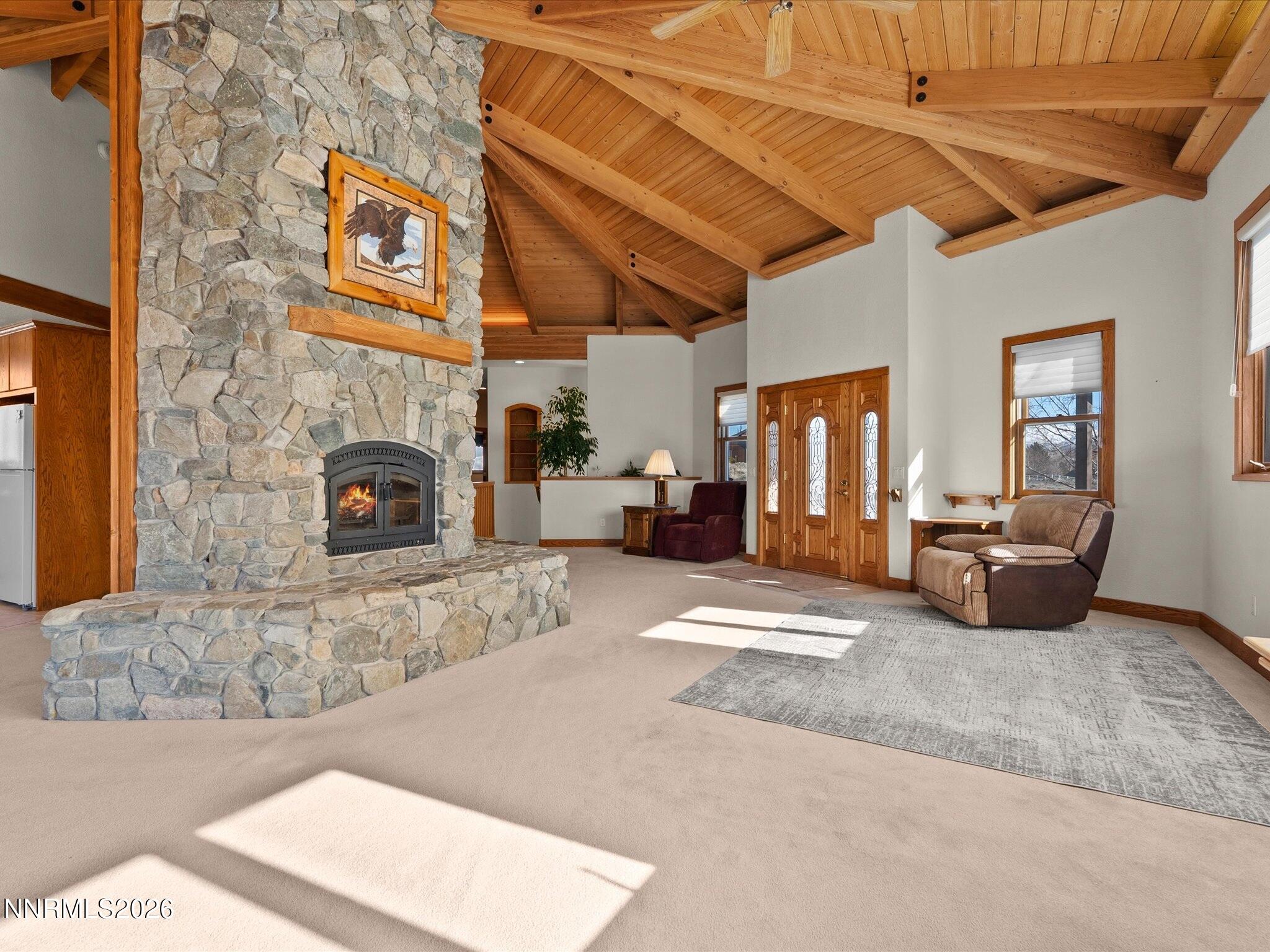 Living room w fireplace