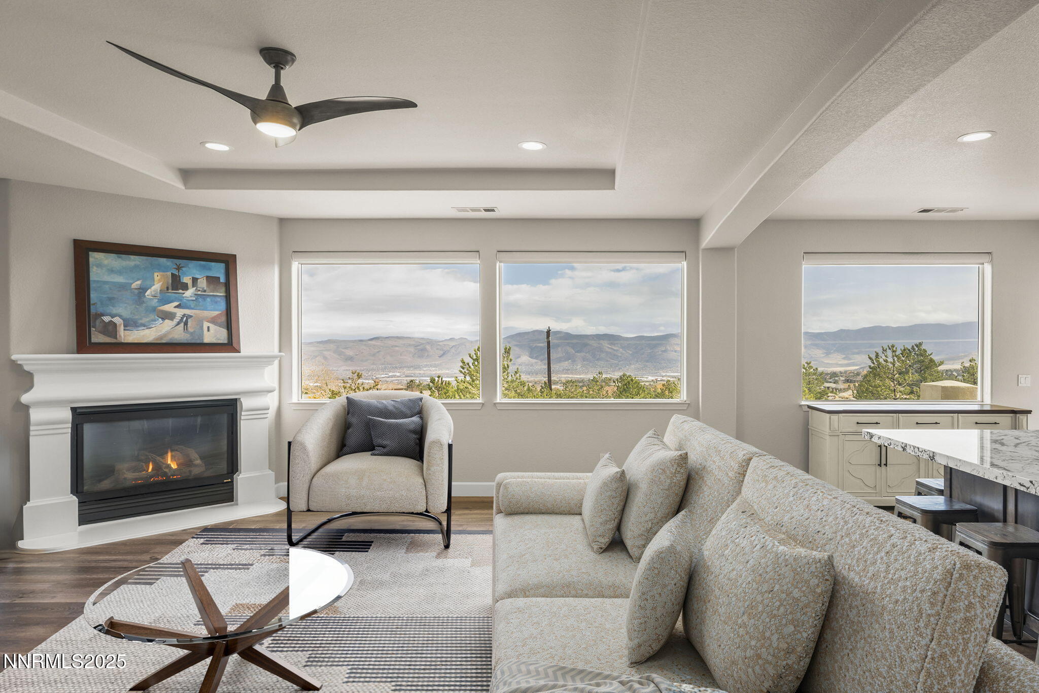 20-web-or-mls-5640_Rue_St_Tropez_Living_