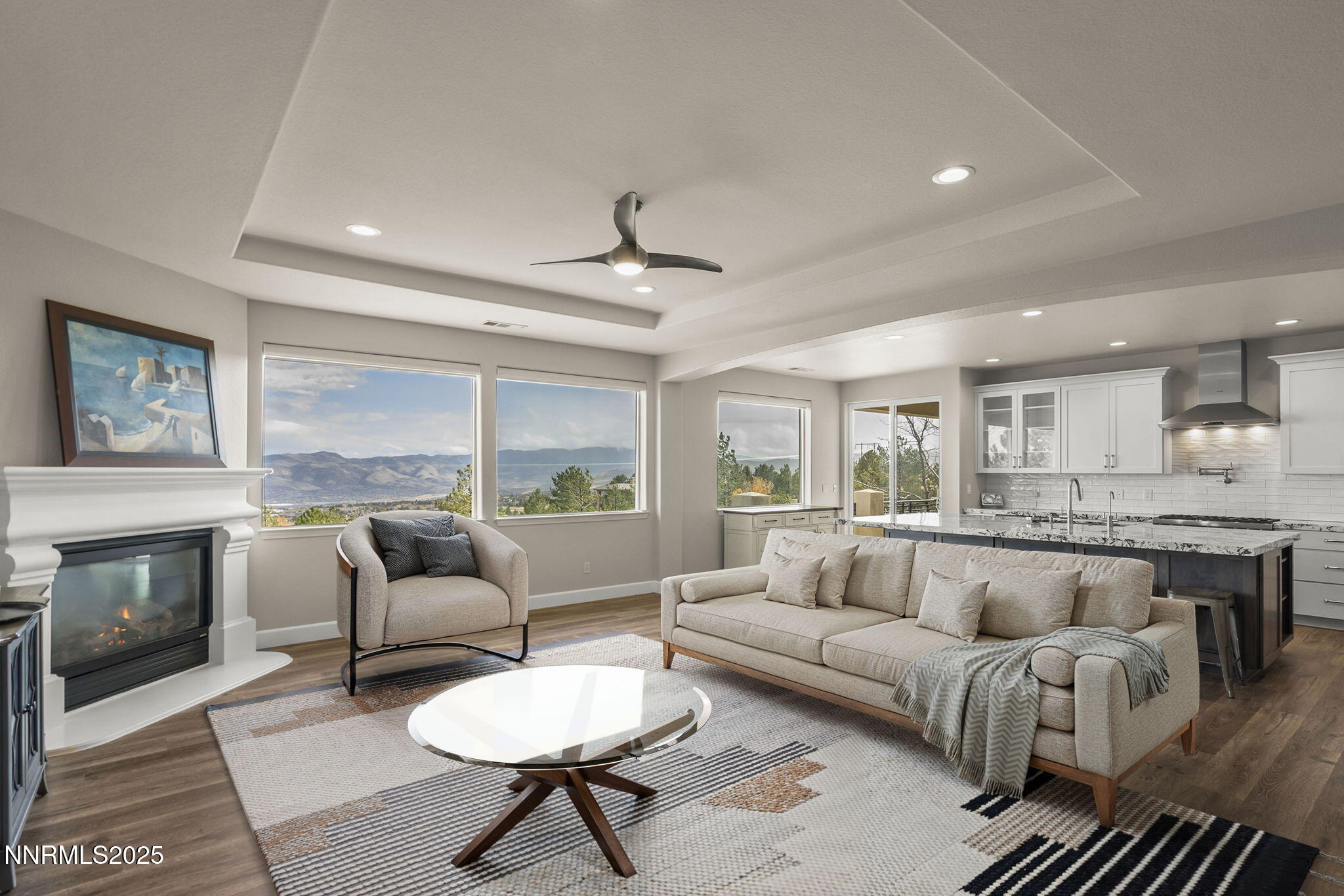 17-web-or-mls-5640_Rue_St_Tropez_Living_