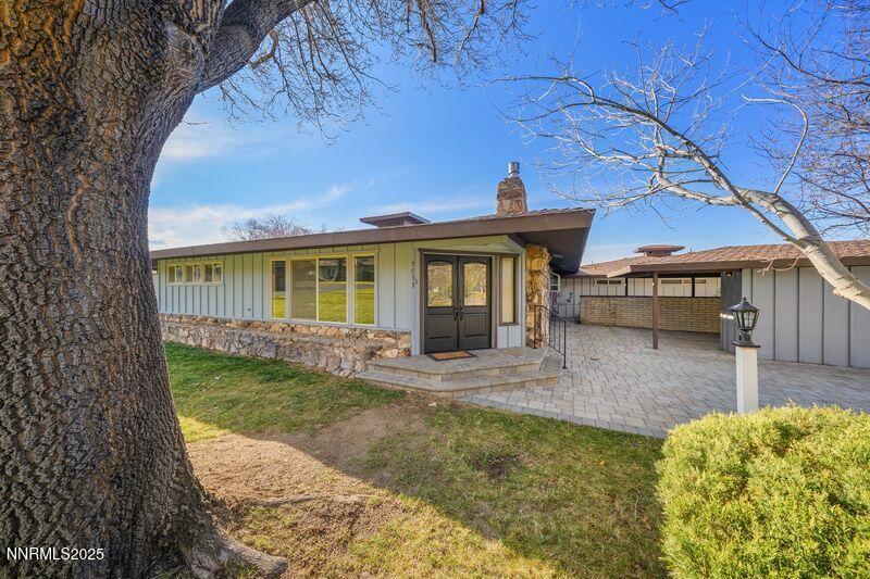 3533 E Hidden Valley - Front close up