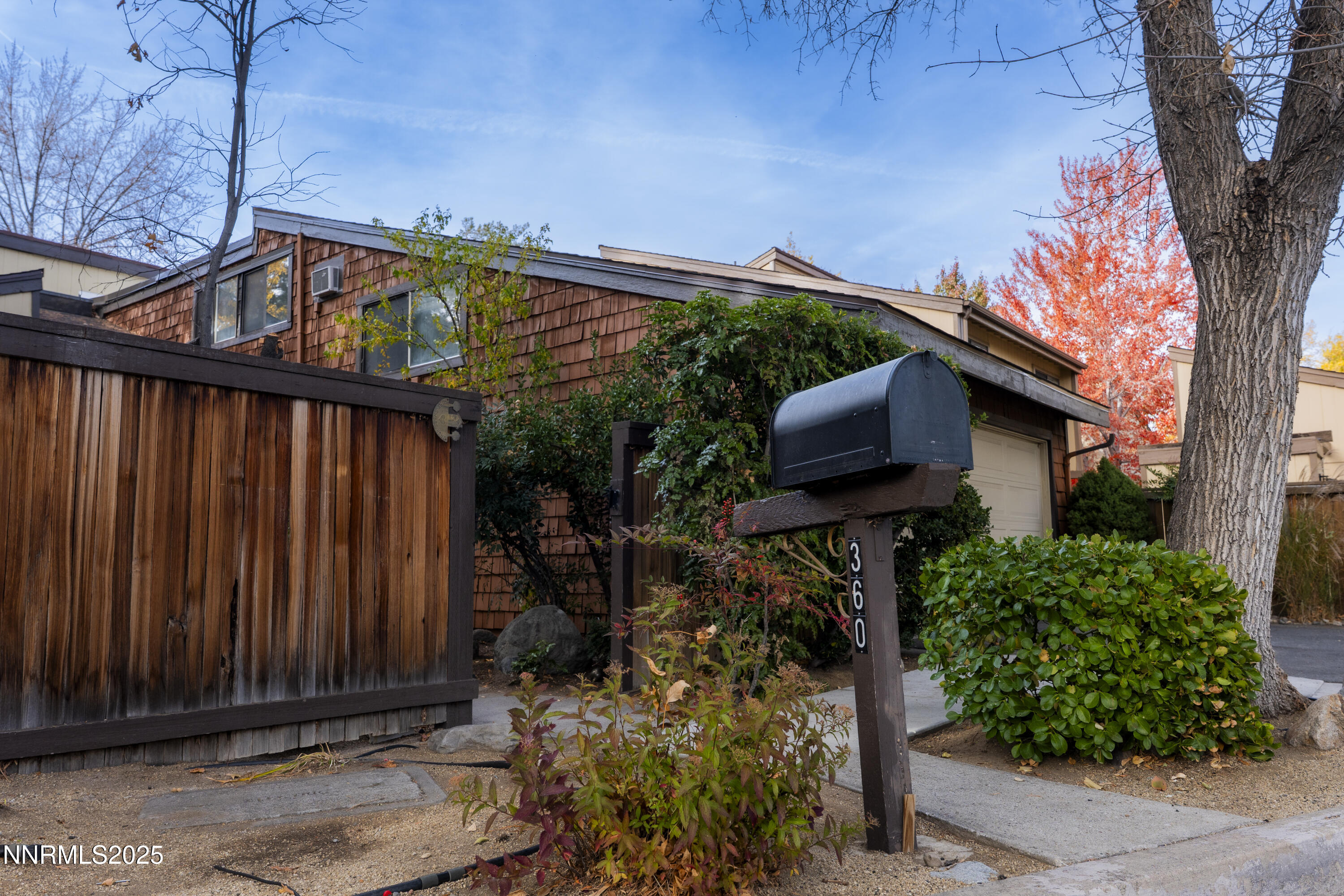 IslaPhoto-360-East-Riverview-Circle-1