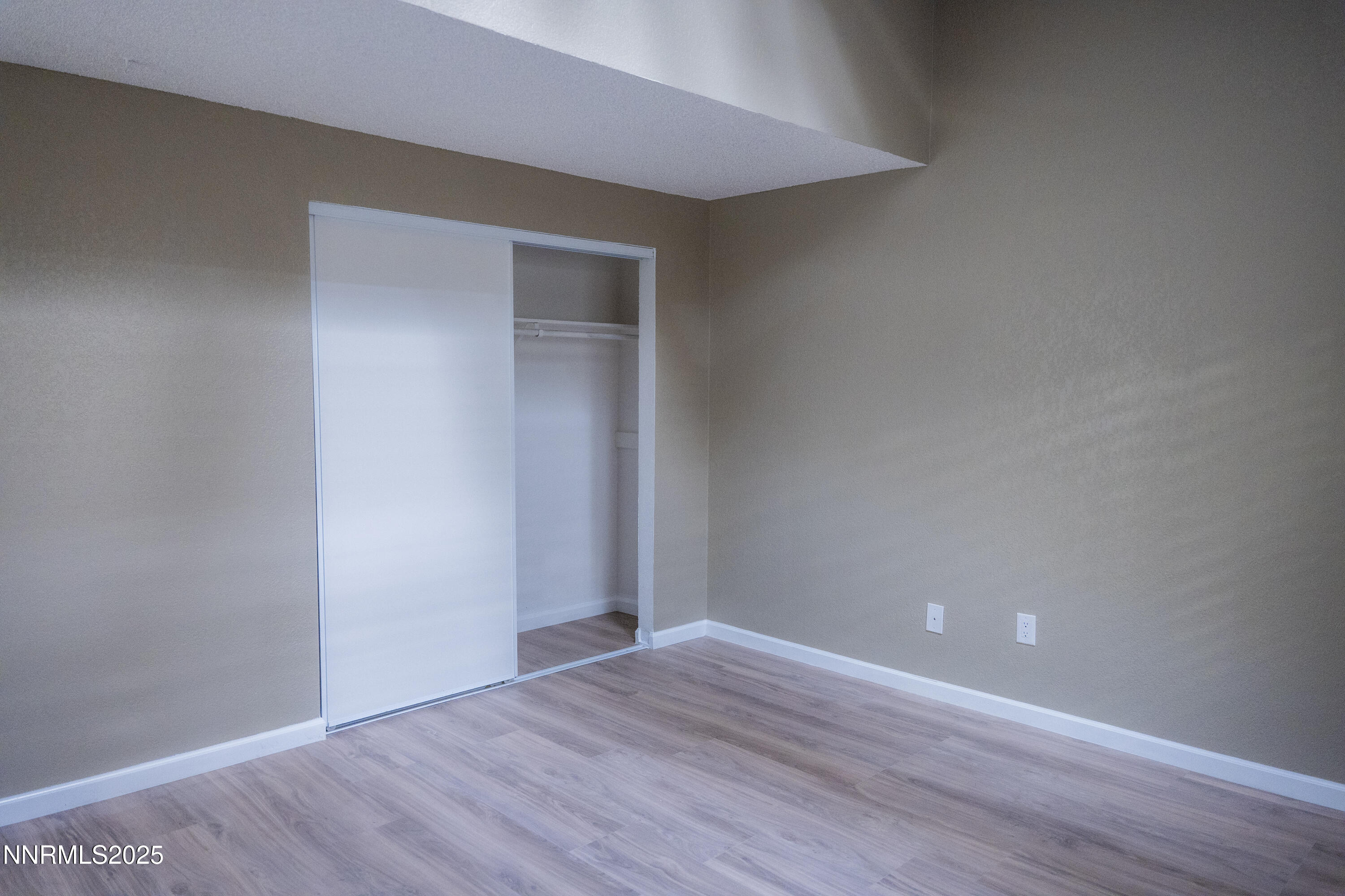 IslaPhoto-360-East-Riverview-Circle-33