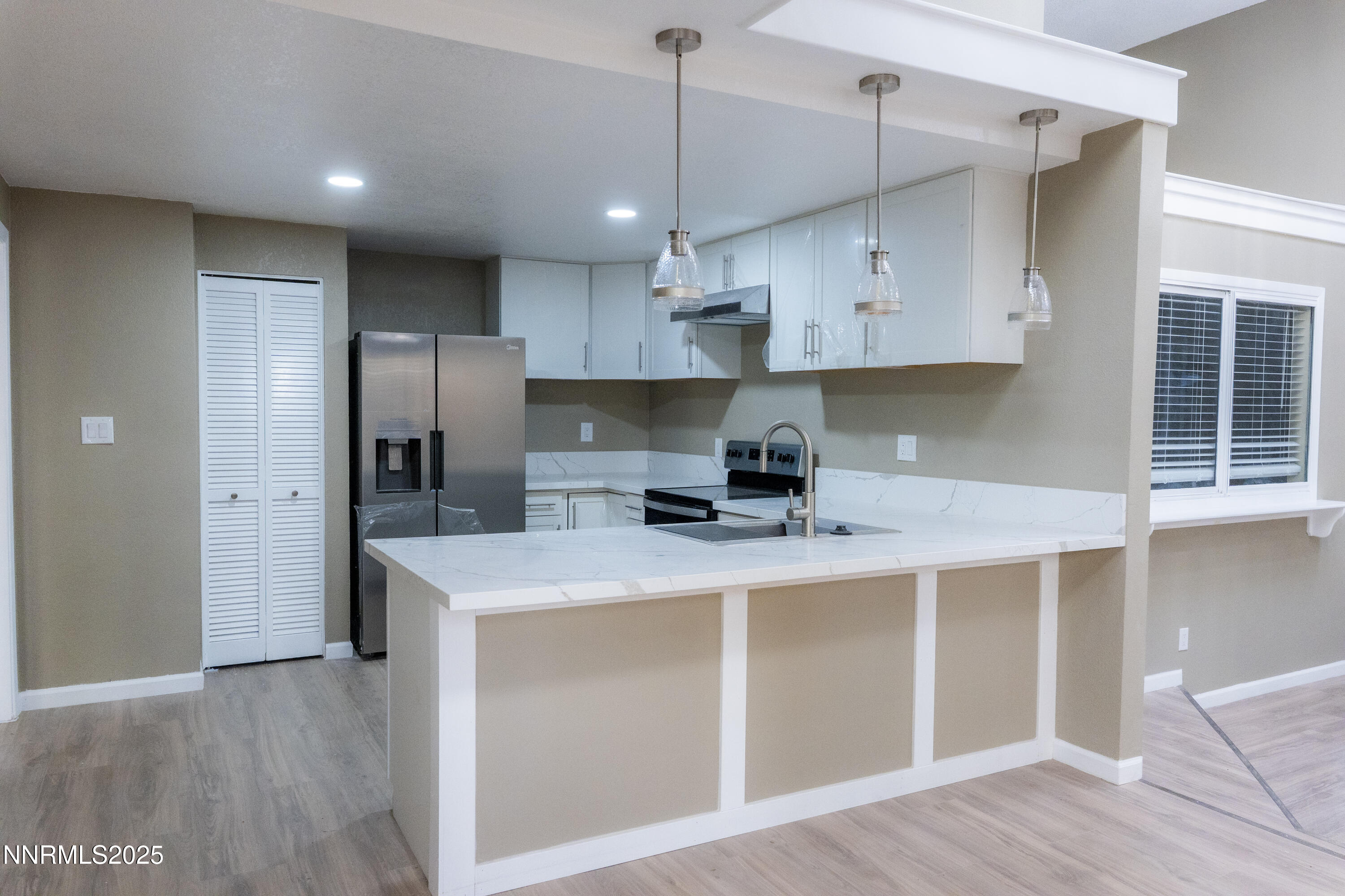 IslaPhoto-360-East-Riverview-Circle-28