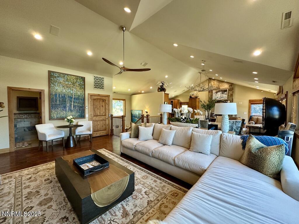 54940E01-3689-45CD-B08A-FD23F432EABD_1_1