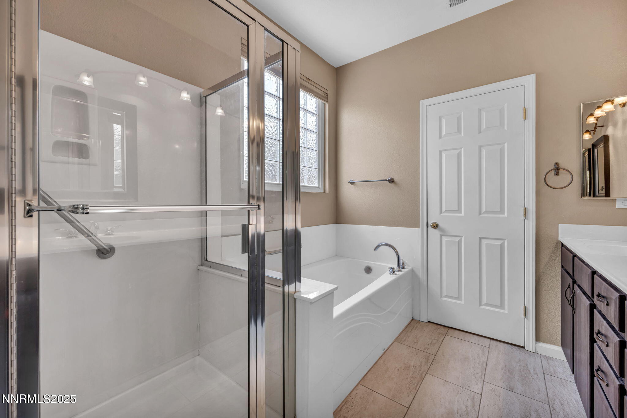 Reno, Nevada 89521, United States, 3 Bedrooms Bedrooms, ,2 BathroomsBathrooms,Residential,Pending,155207