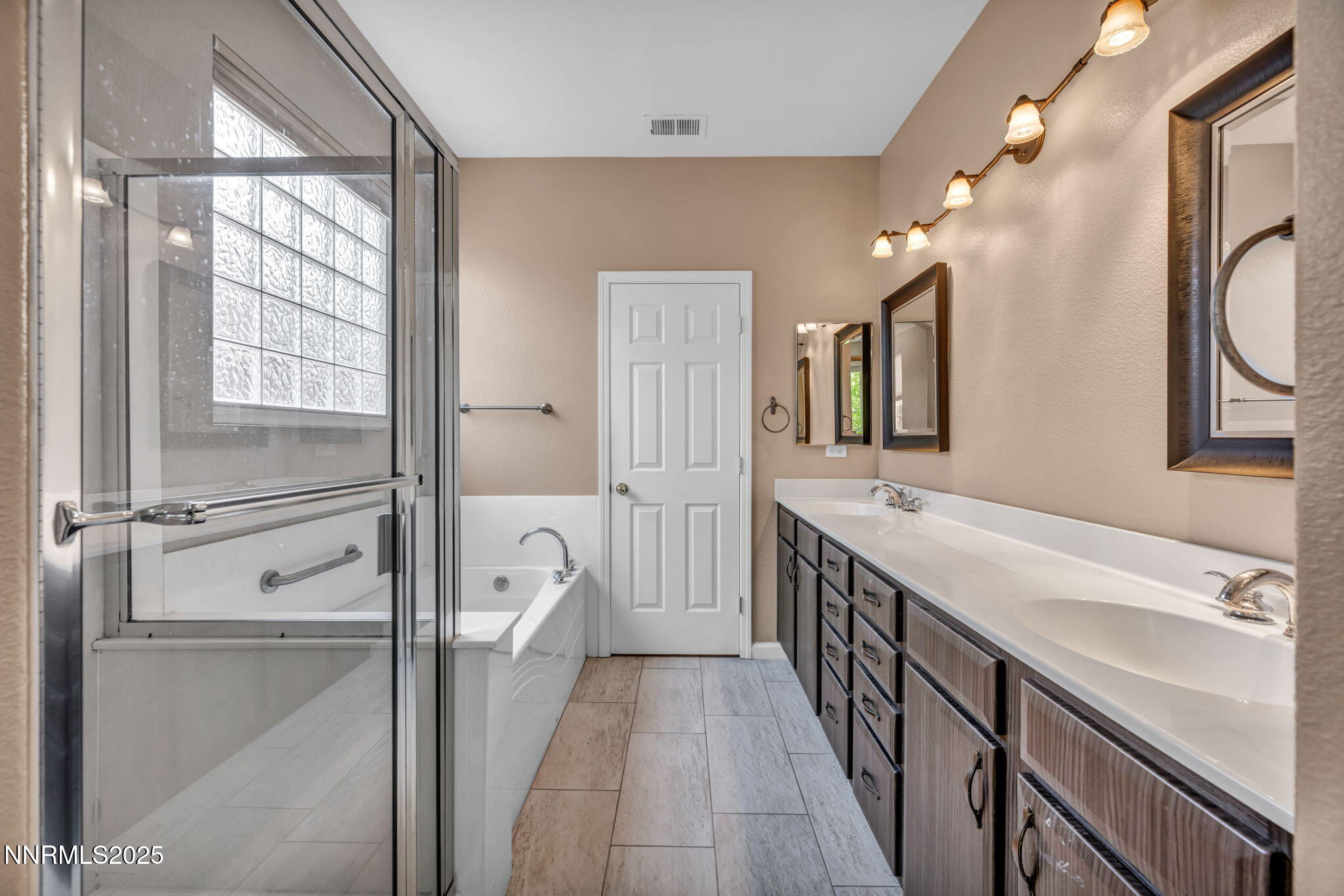 Reno, Nevada 89521, United States, 3 Bedrooms Bedrooms, ,2 BathroomsBathrooms,Residential,Pending,155207