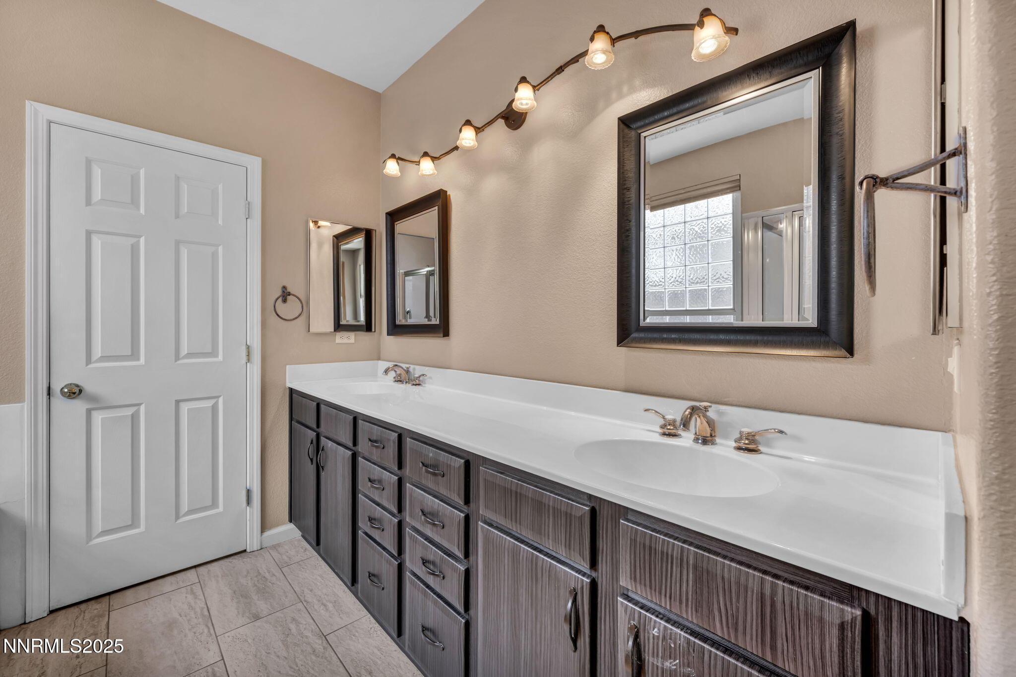 Reno, Nevada 89521, United States, 3 Bedrooms Bedrooms, ,2 BathroomsBathrooms,Residential,Pending,155207