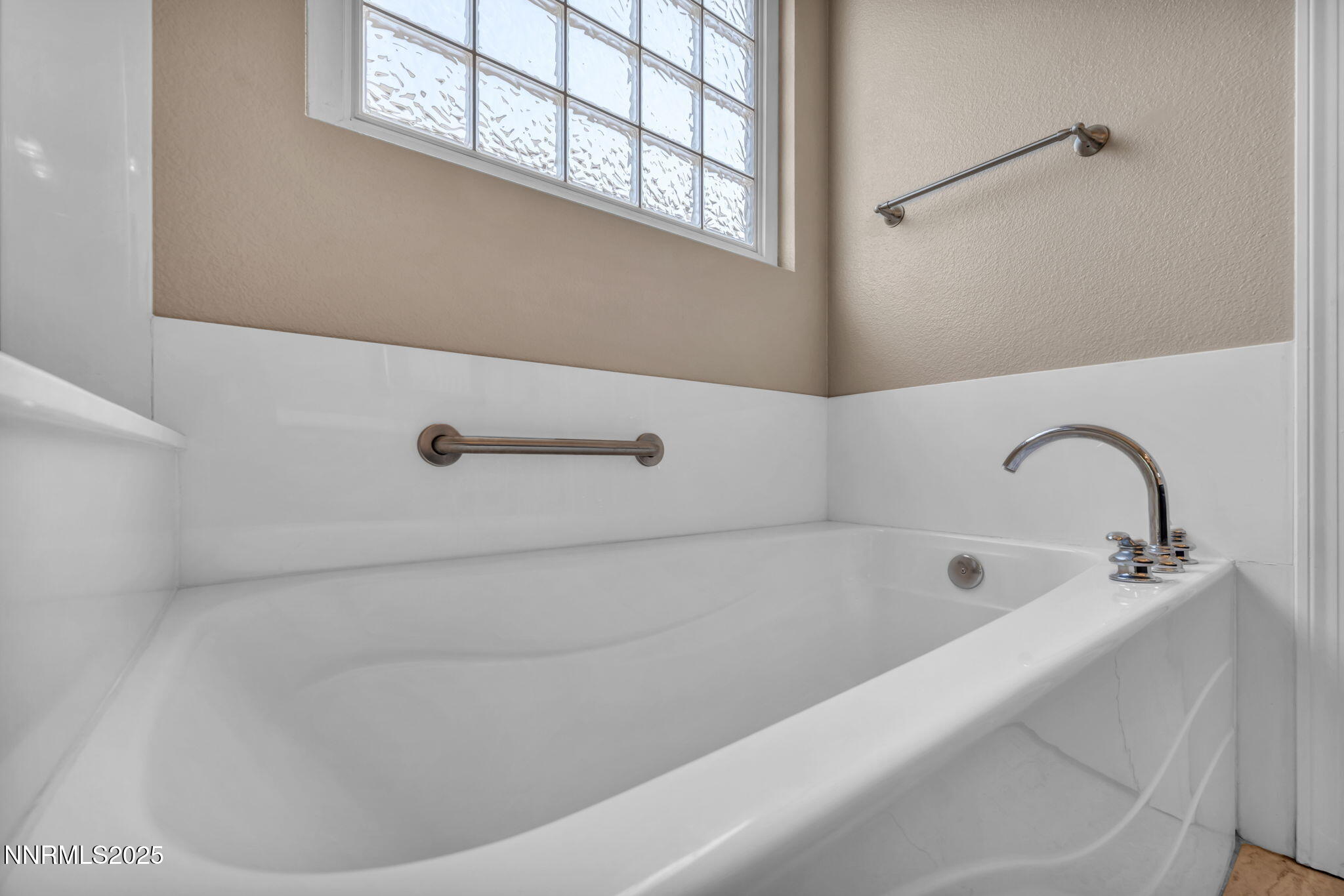 Reno, Nevada 89521, United States, 3 Bedrooms Bedrooms, ,2 BathroomsBathrooms,Residential,Pending,155207