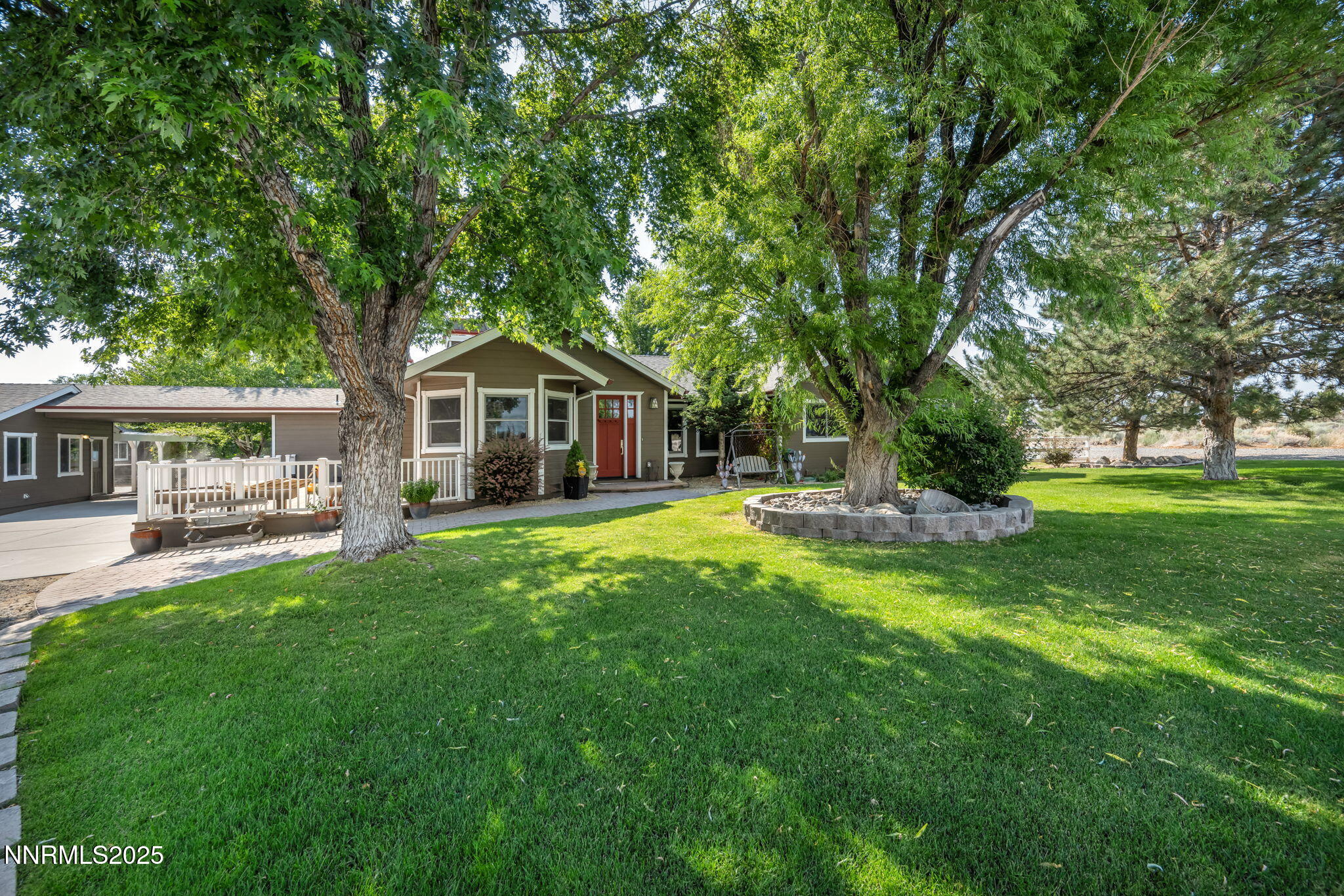 1600 East Valley Road