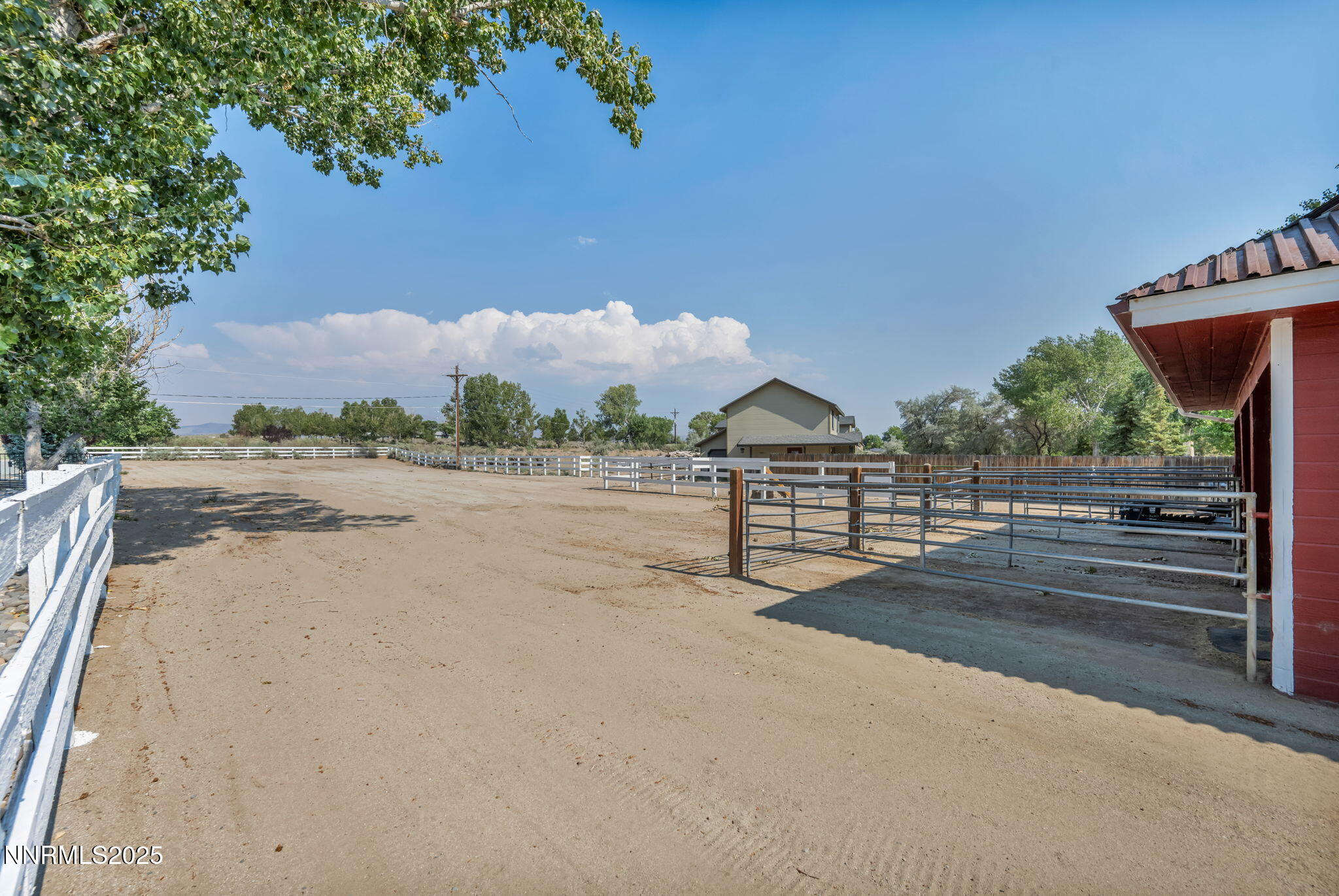 1600 East Valley Road