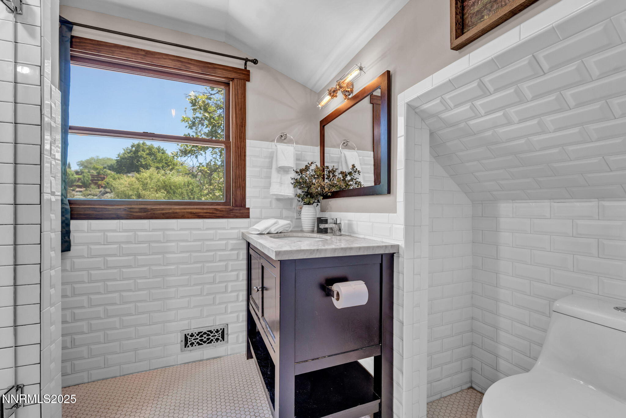 33-web-or-mls-1300-clough-rd