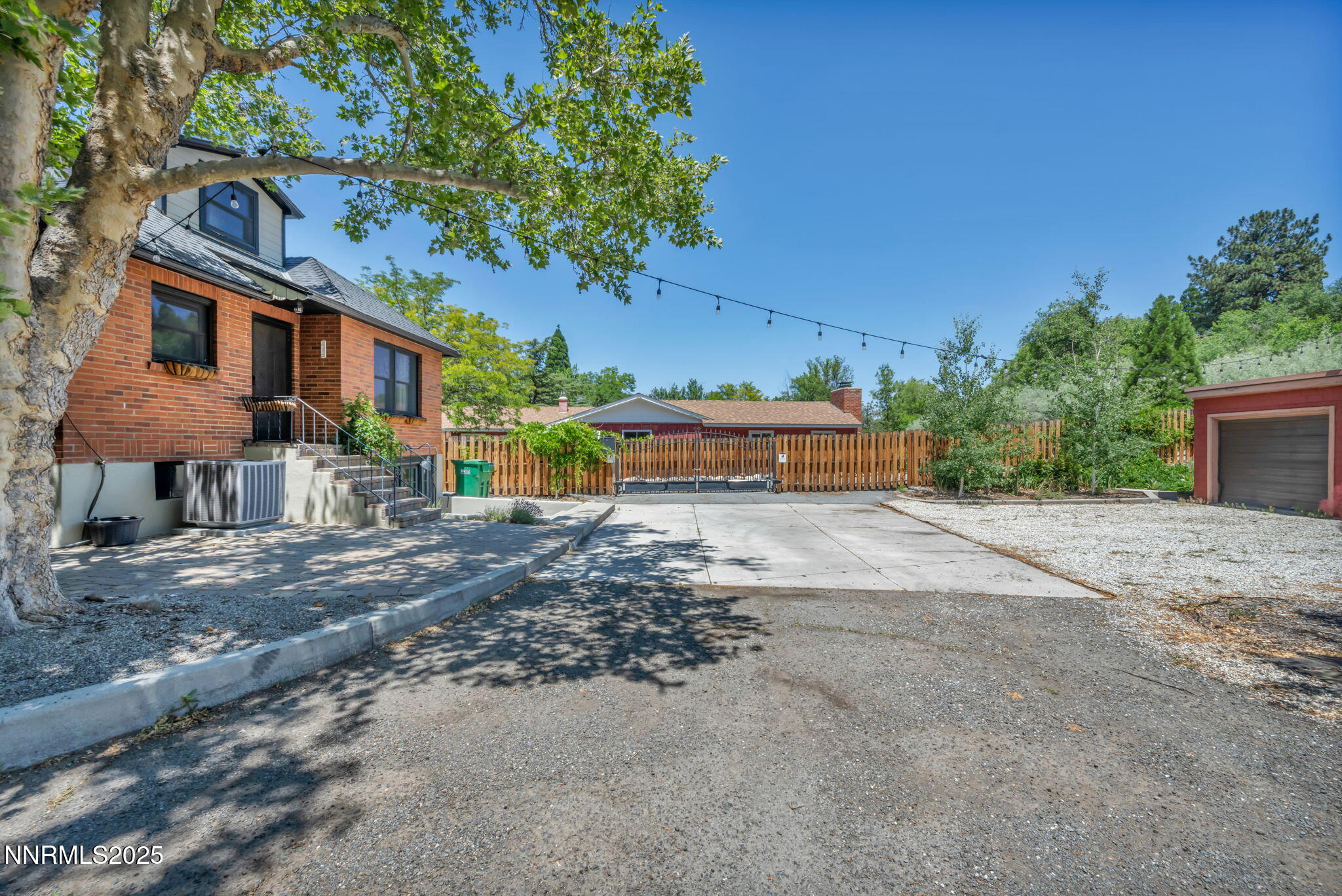 6-web-or-mls-1300-clough-rd