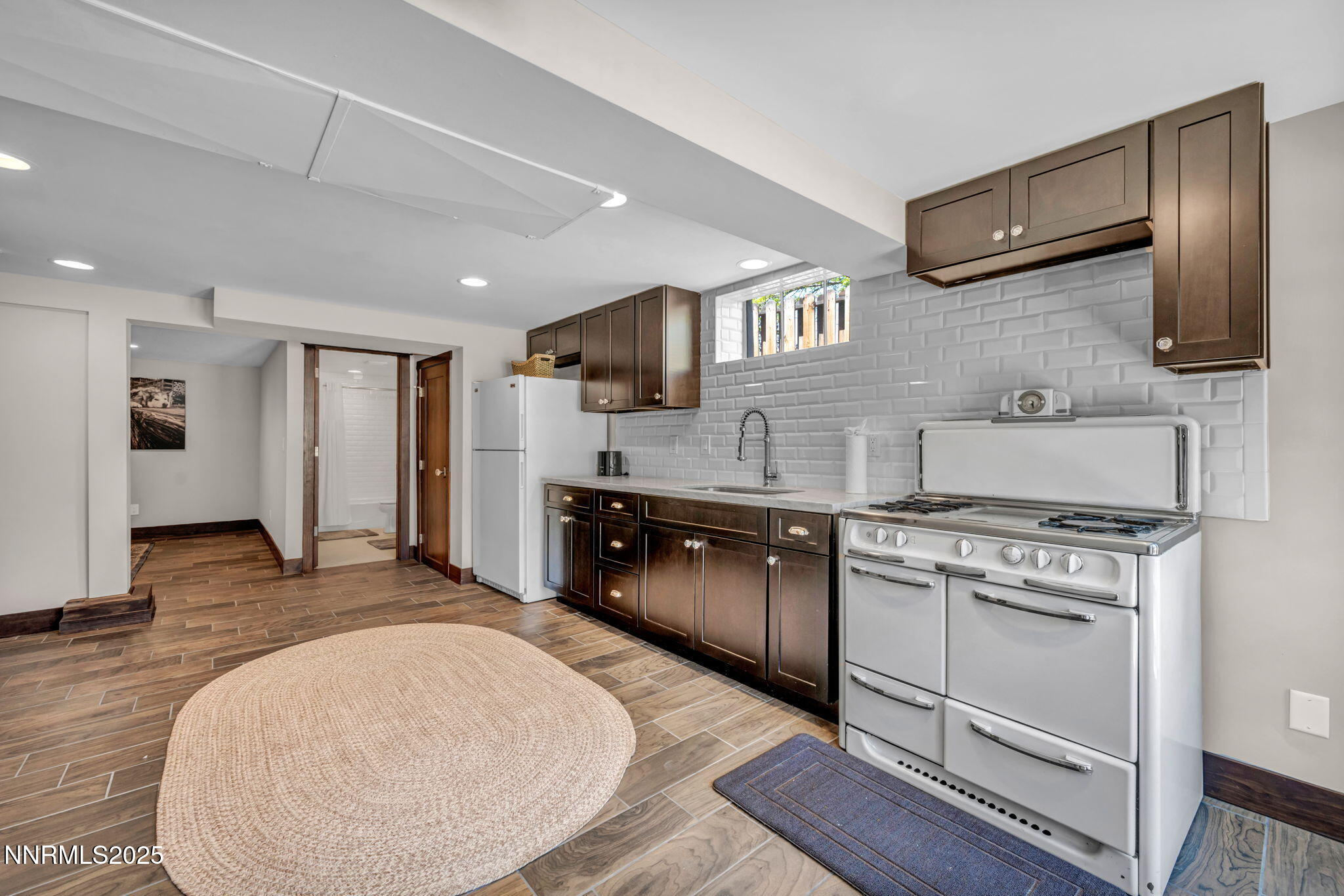 53-web-or-mls-1300-clough-rd