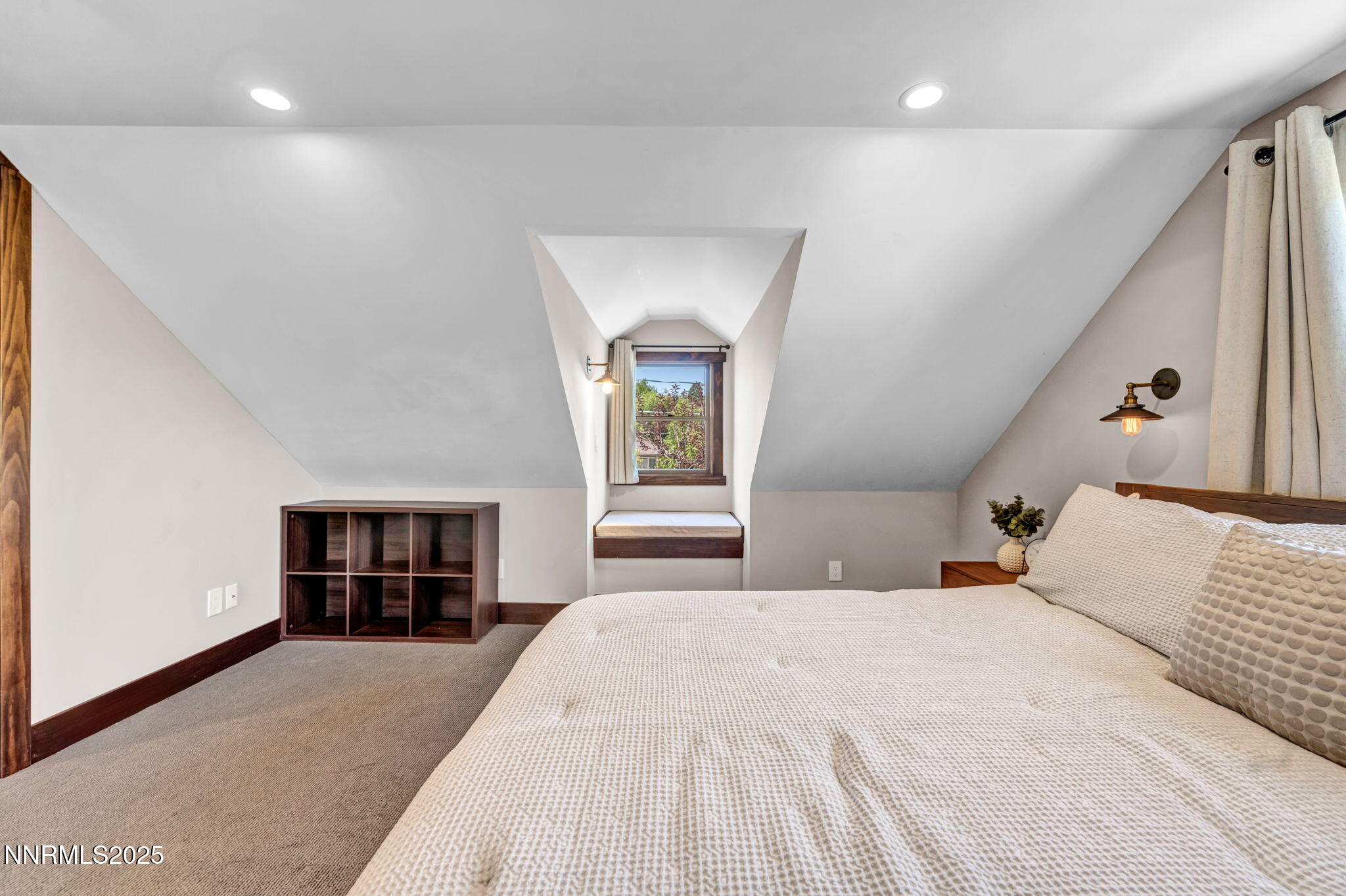 30-web-or-mls-1300-clough-rd