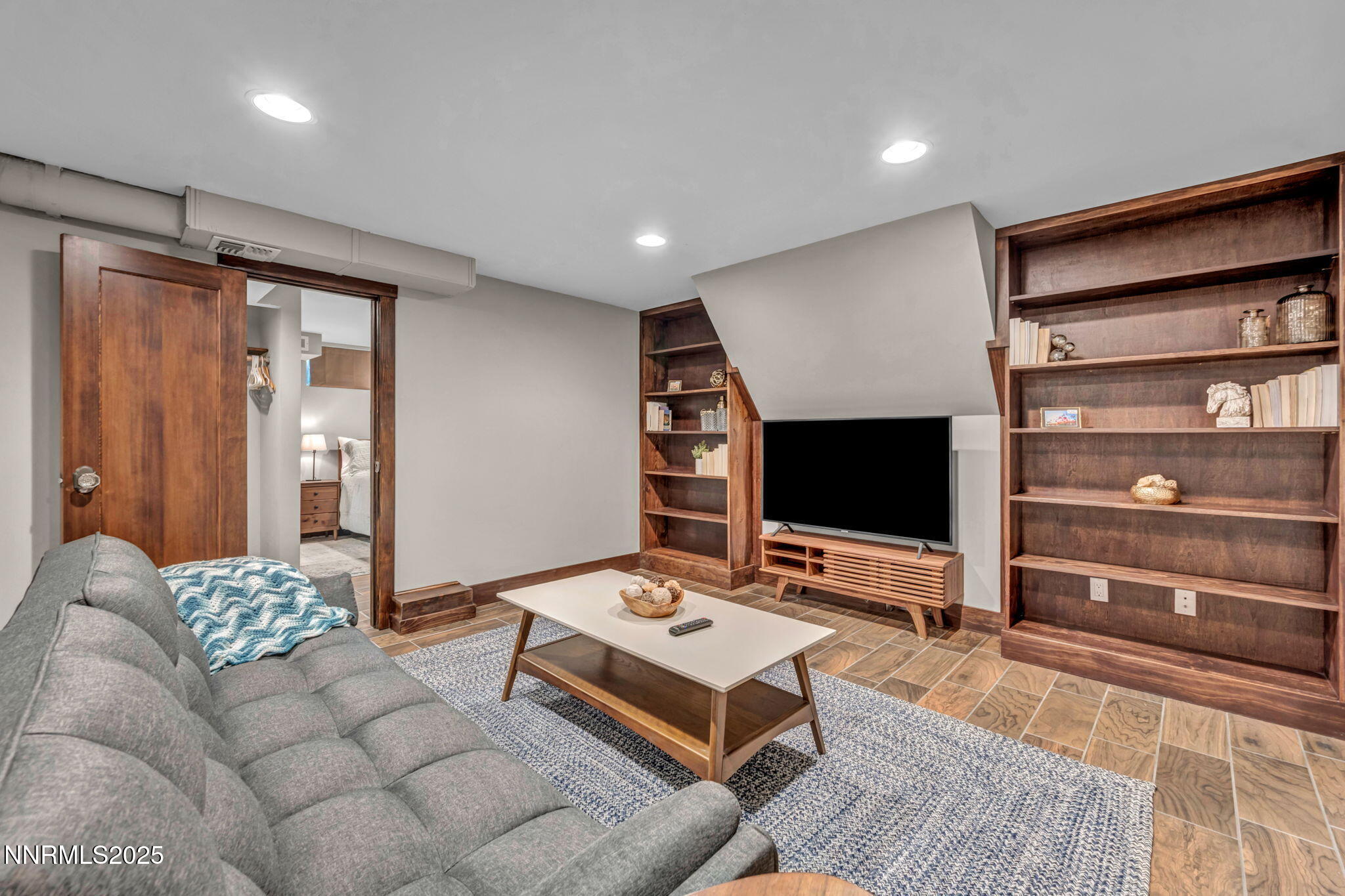 44-web-or-mls-1300-clough-rd