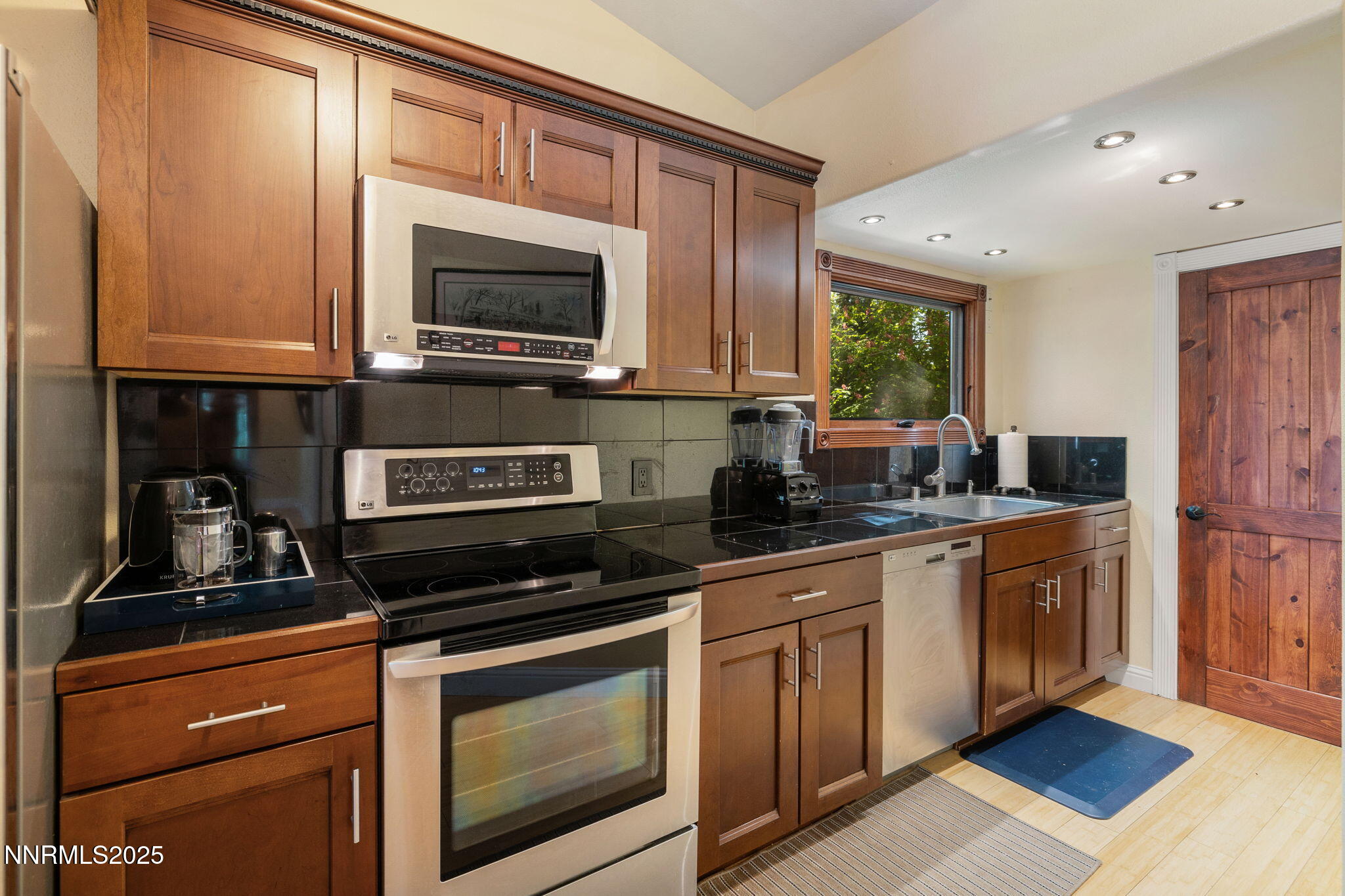 50-web-or-mls-1555 Marsh-28