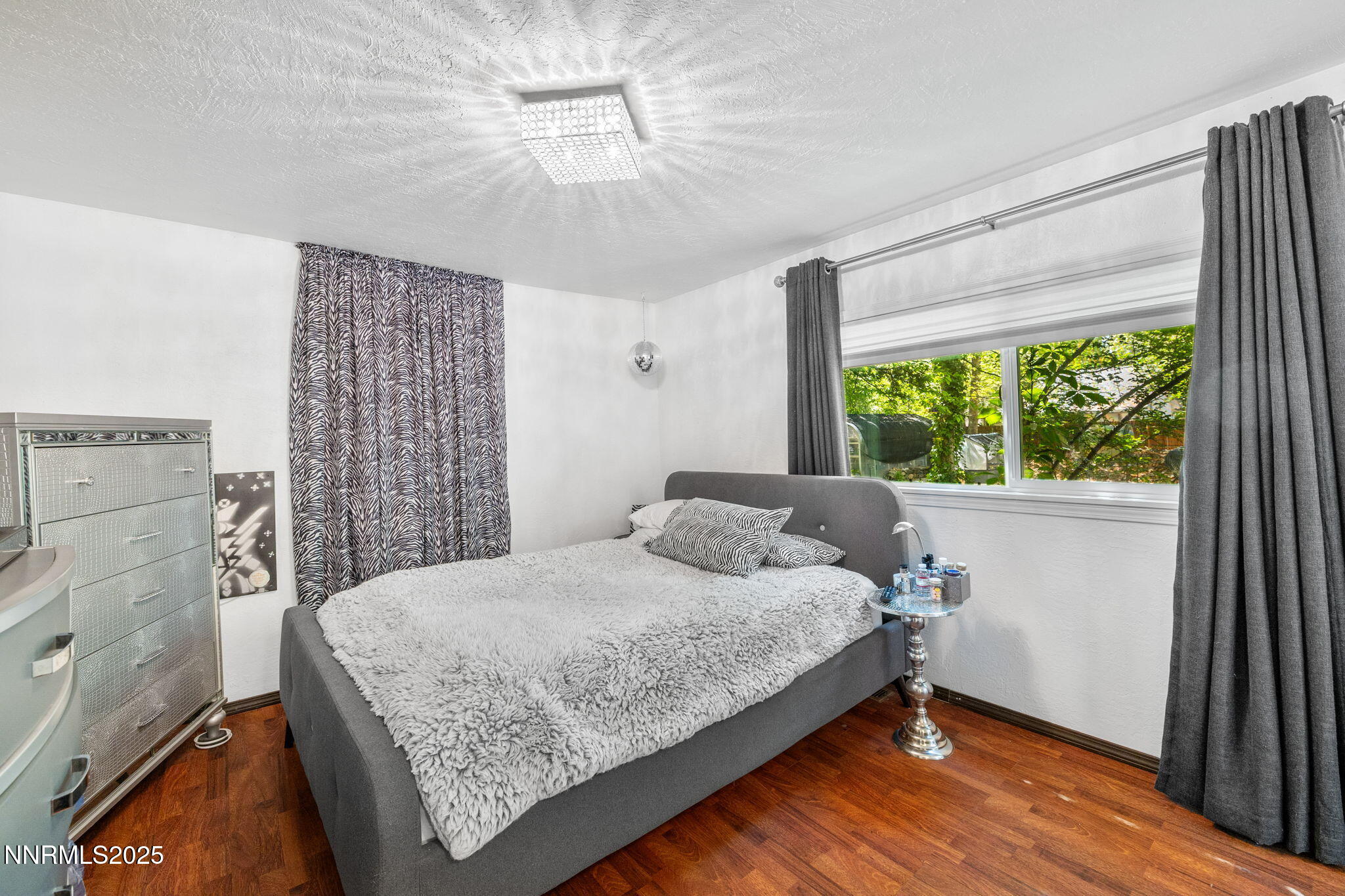 33-web-or-mls-1555 Marsh-11