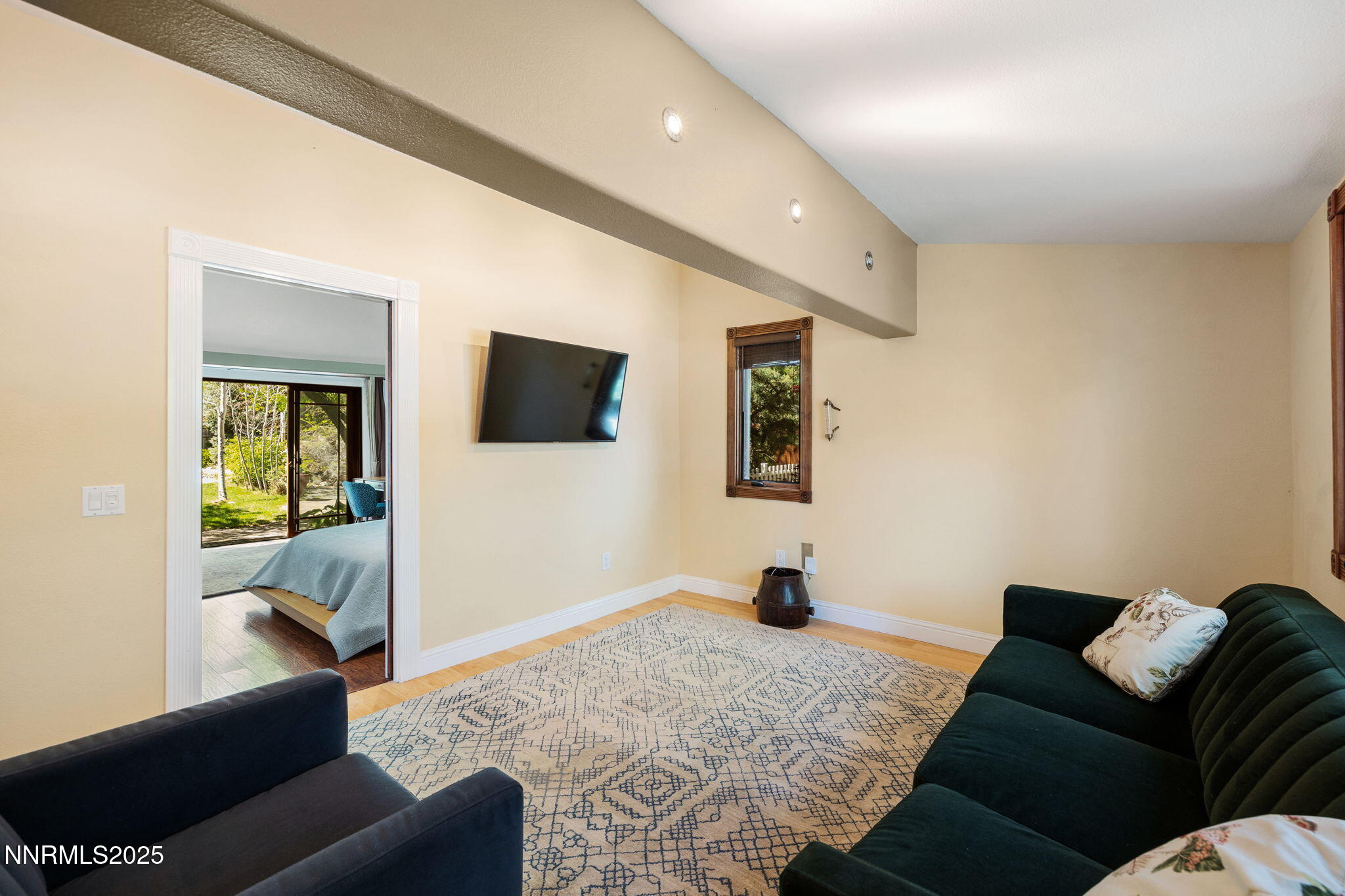 48-web-or-mls-1555 Marsh-25