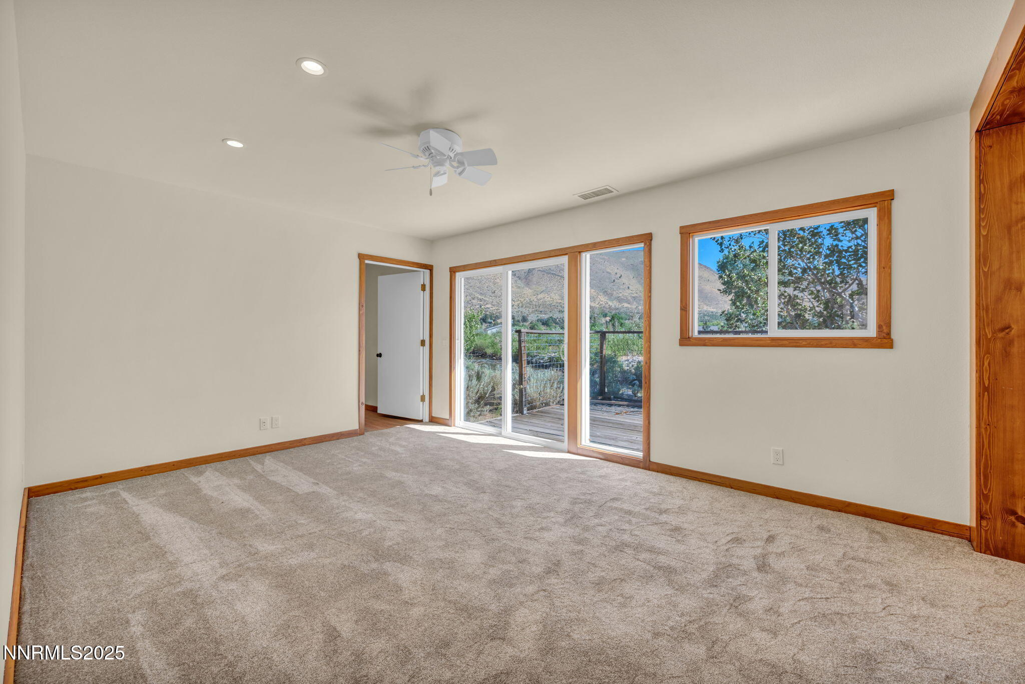 37-web-or-mls-547-n-river-ln