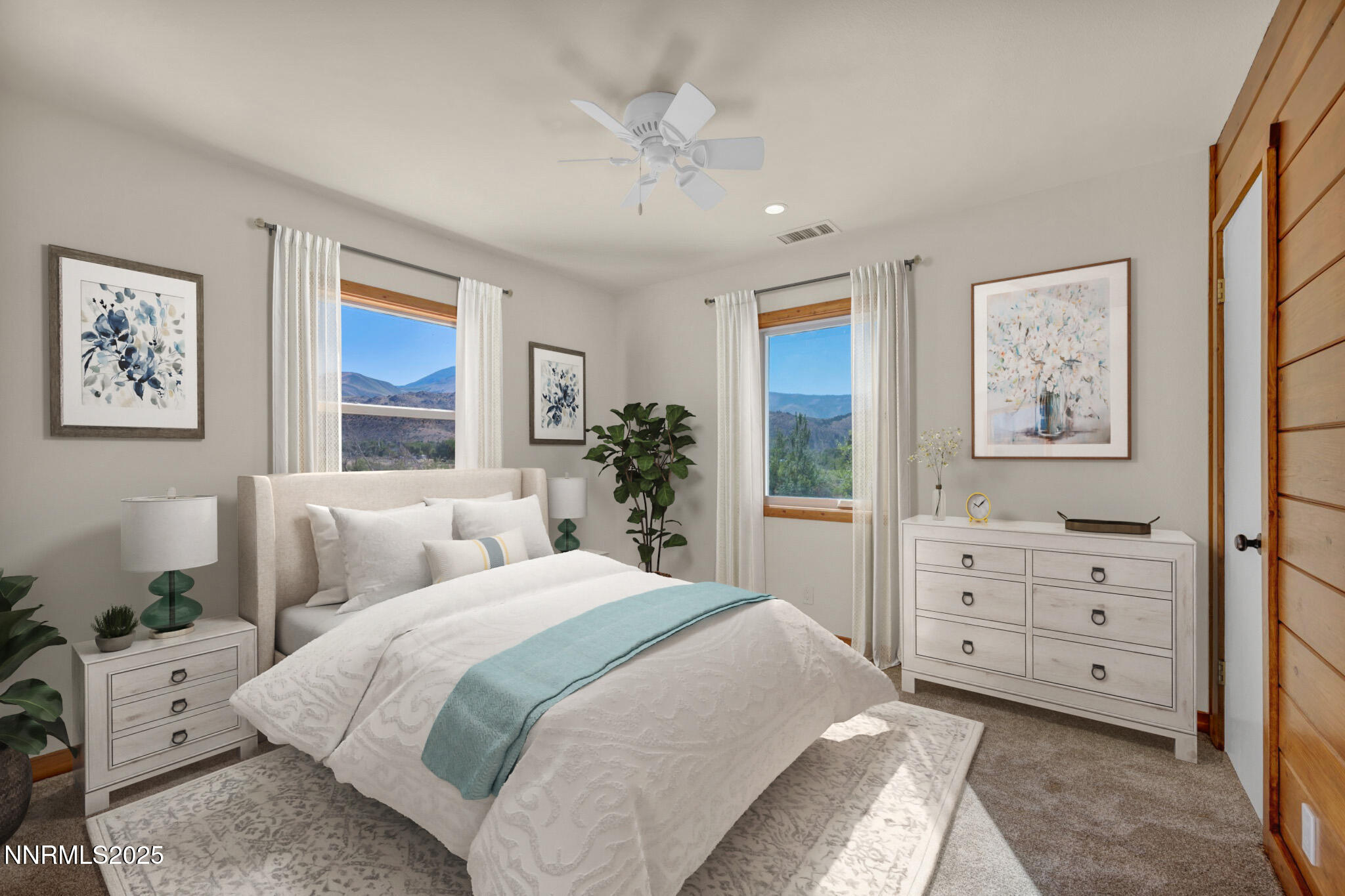 547 N River Ln Guest Bedroom with ensuit