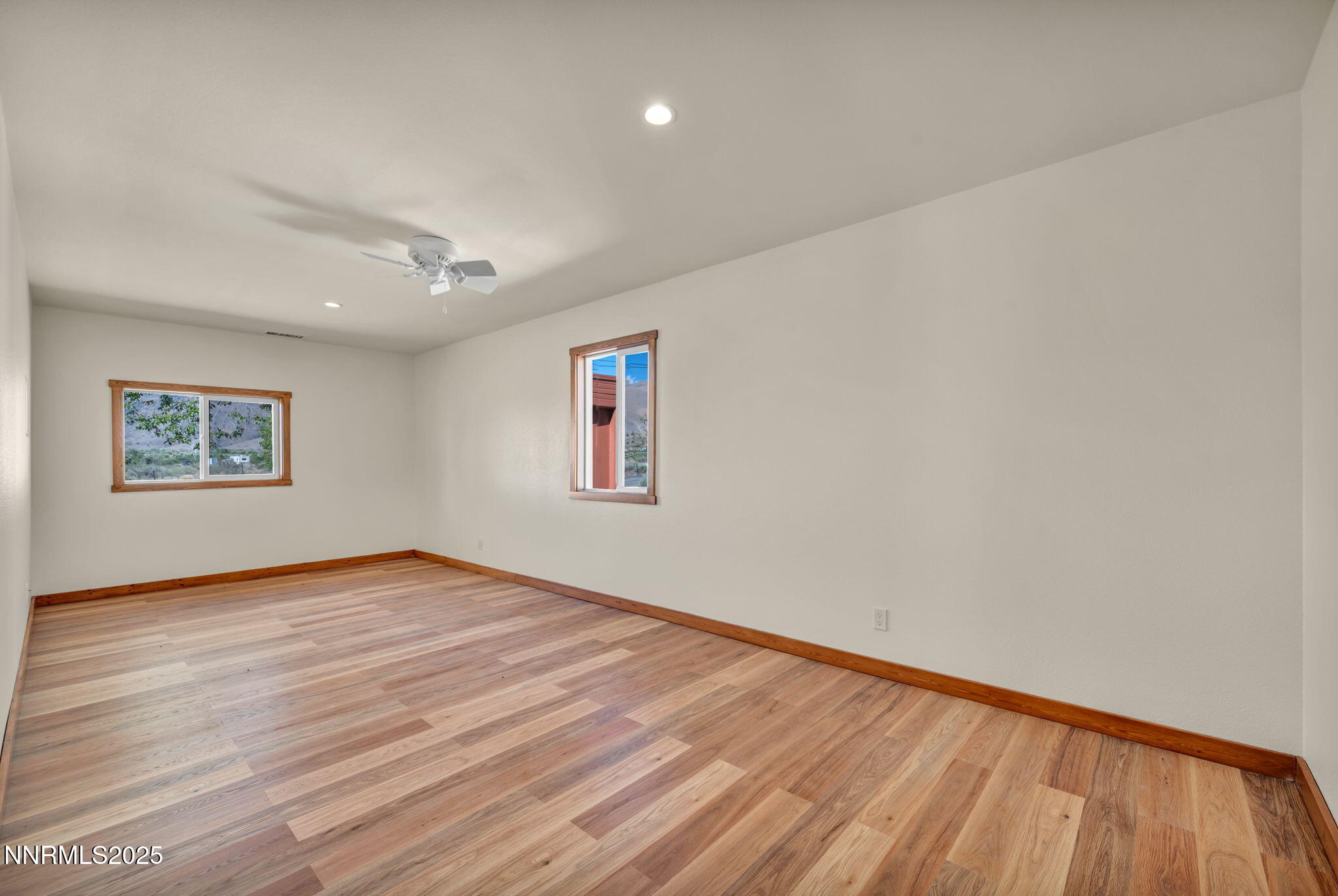 51-web-or-mls-547-n-river-ln