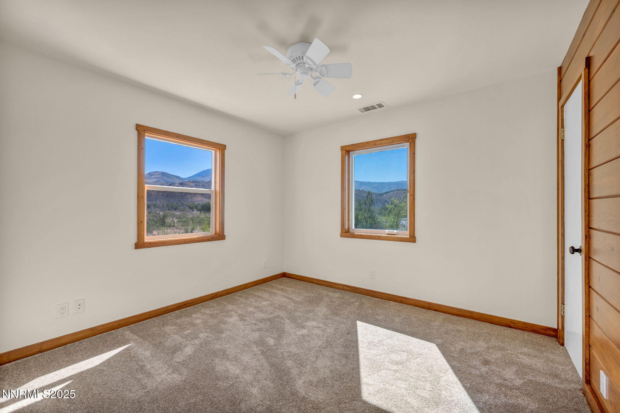 32-web-or-mls-547-n-river-ln