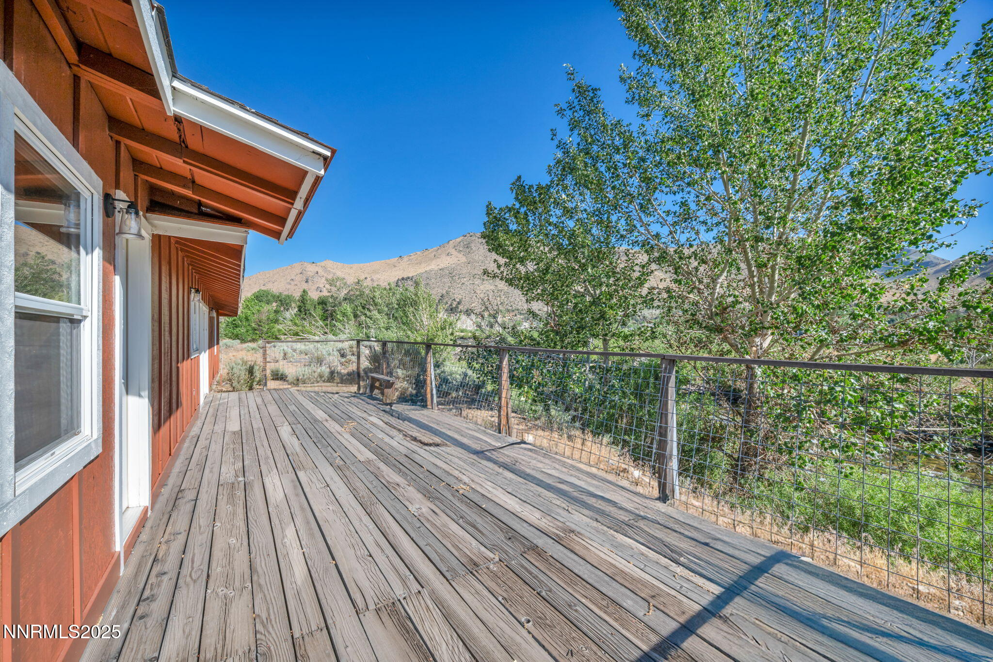 8-web-or-mls-547-n-river-ln