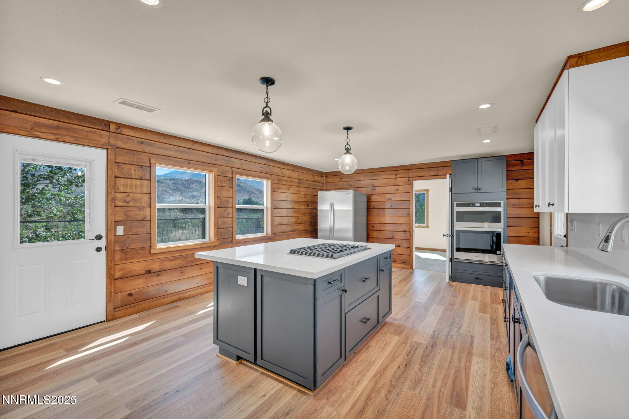 26-web-or-mls-547-n-river-ln