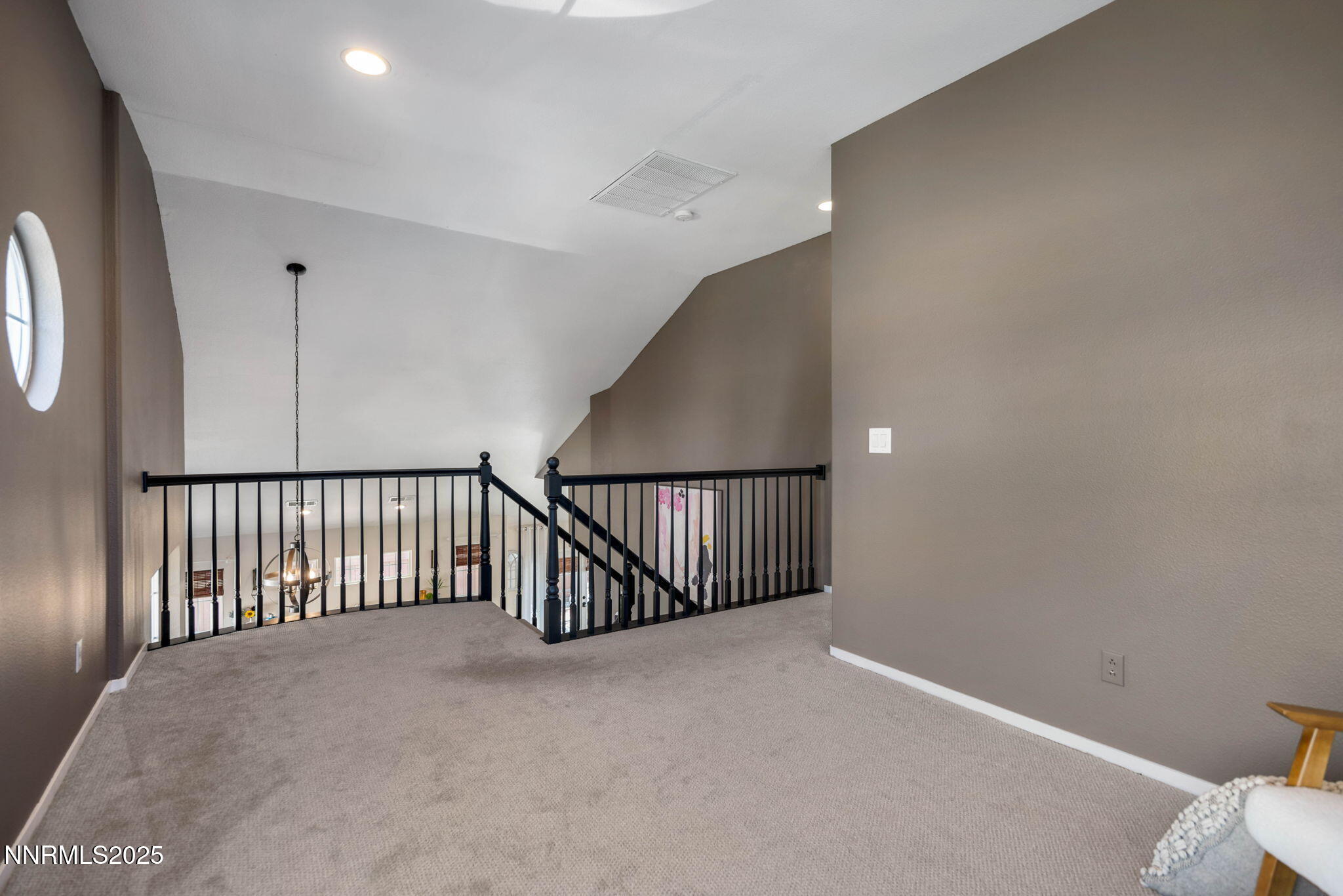 High ceilengs and great natural light