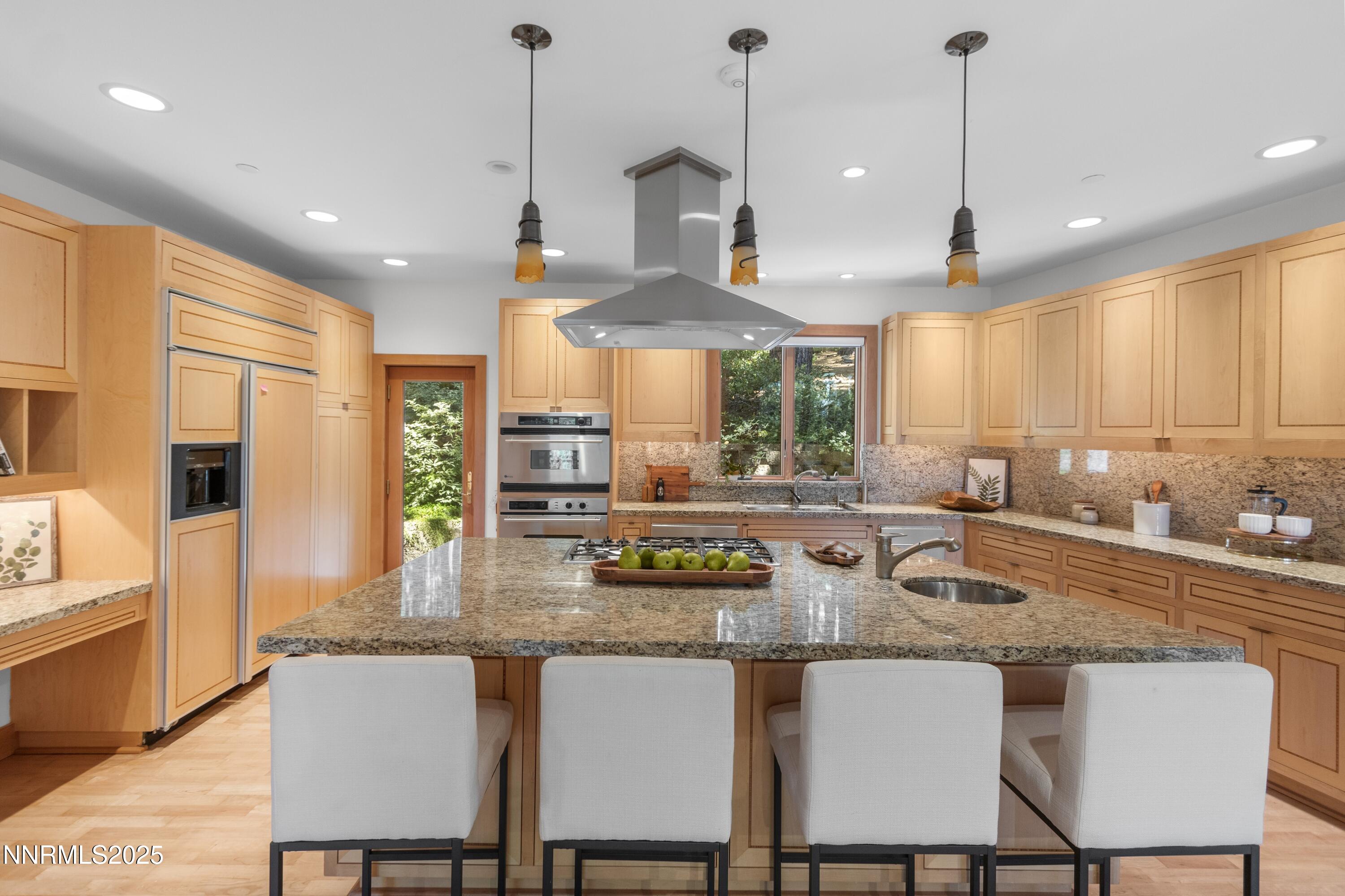 Kitchen with Breakfast Bar